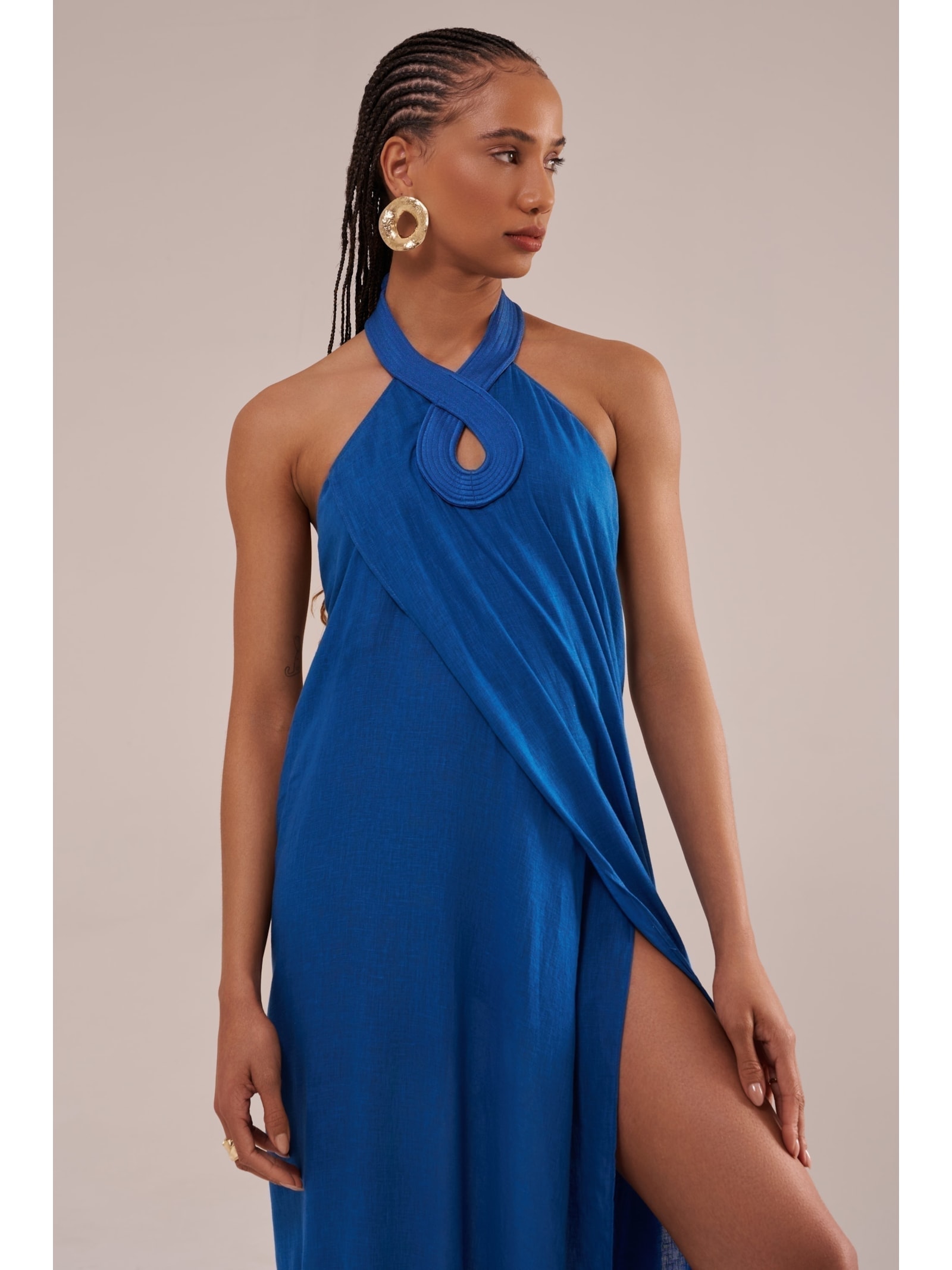 saída longa com matelassê em viscose com linho orla azul Suntime