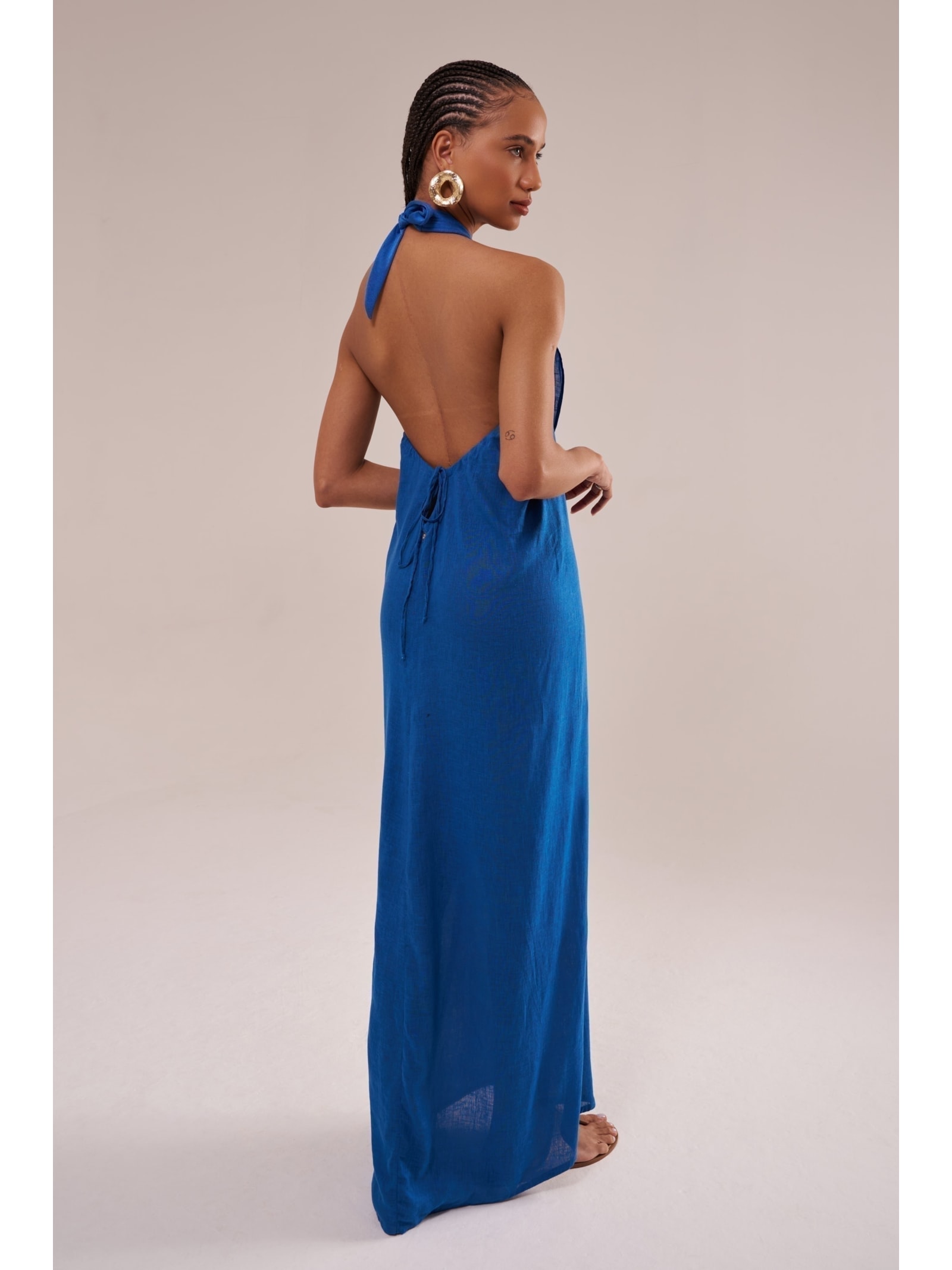 saída longa com matelassê em viscose com linho orla azul Suntime