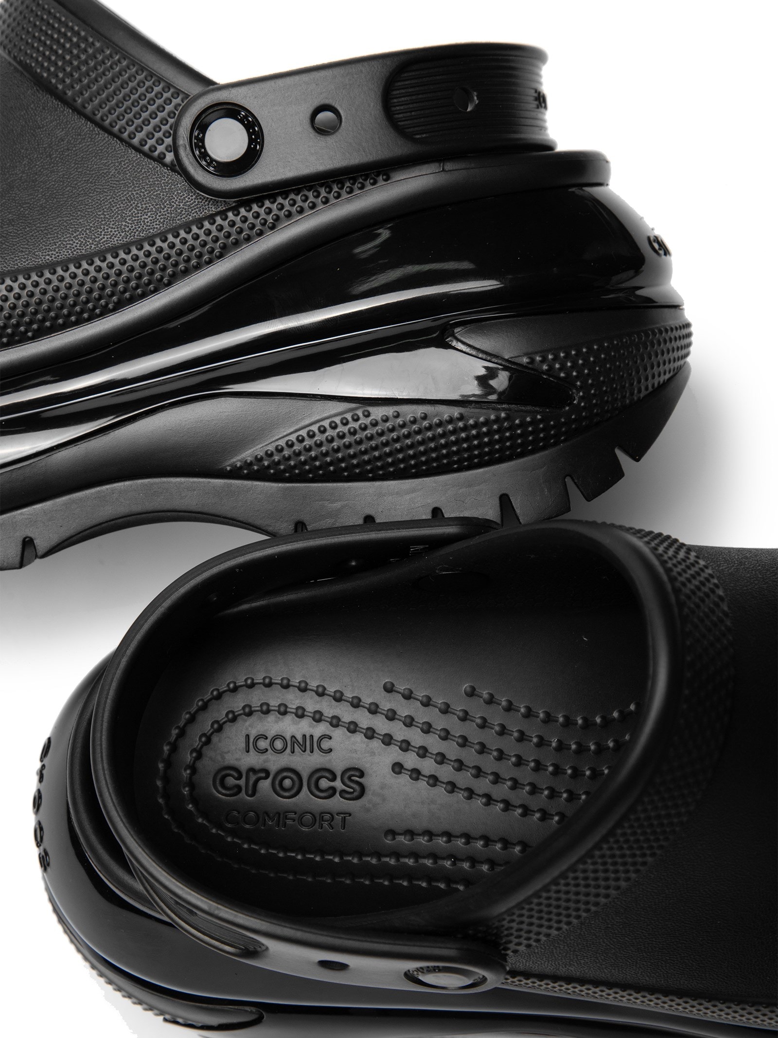 Crocs - Sandália Feminina Classic Mega Crush Clog - Preto