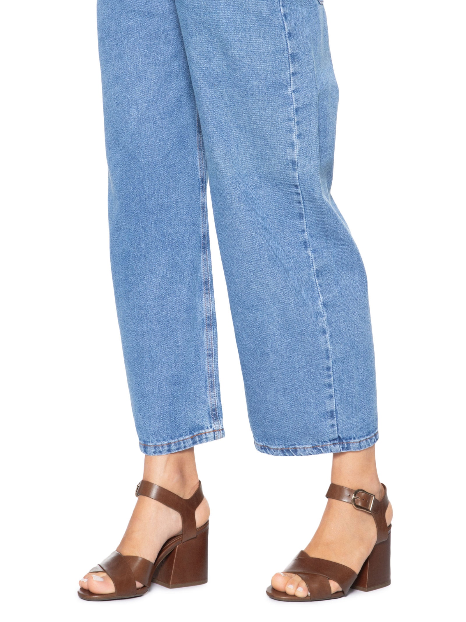 Sandália Feminina Daisy Salto Bloco Couro Marrom Schutz