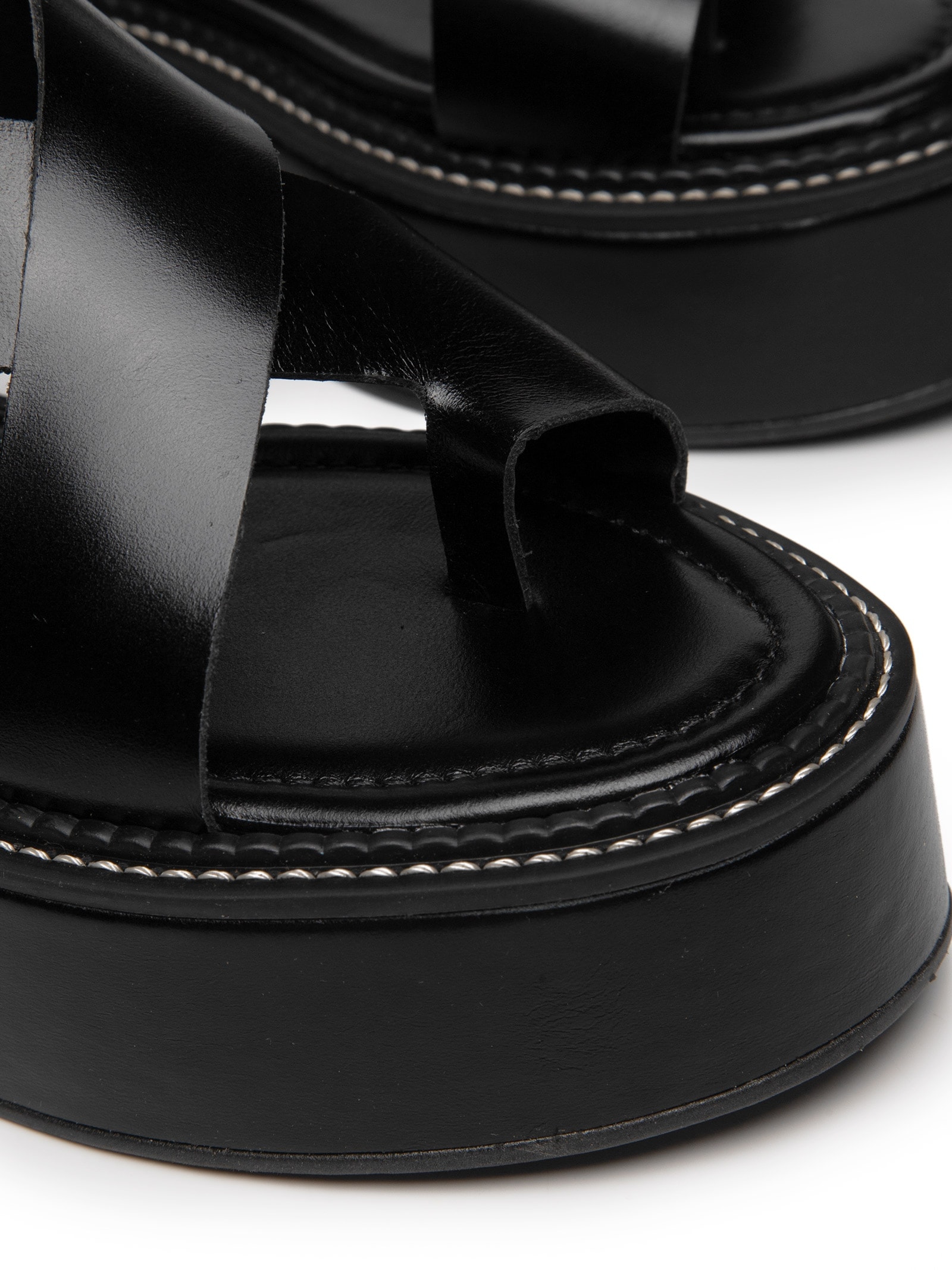 Sandália Feminina Plataforma Couro Com Tiras Preto Basiq