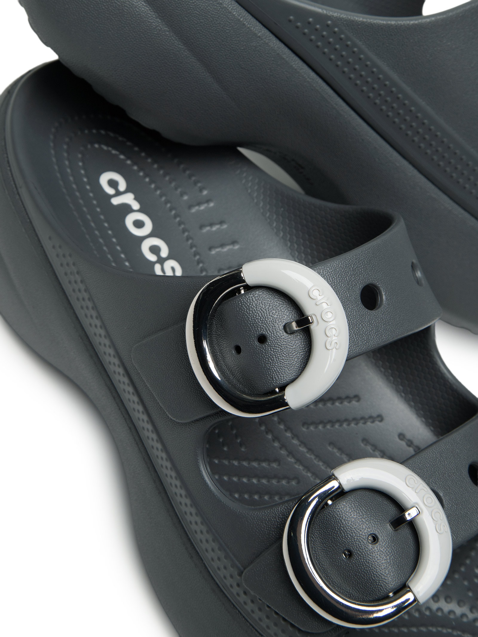 Sandália Feminina Plataforma Saturday Dipped Buckle Cinza Crocs