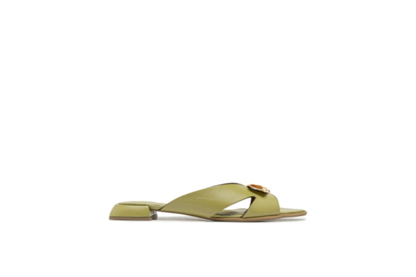 Sandália Feminina Rasteira Em Couro Aviamento - Verde