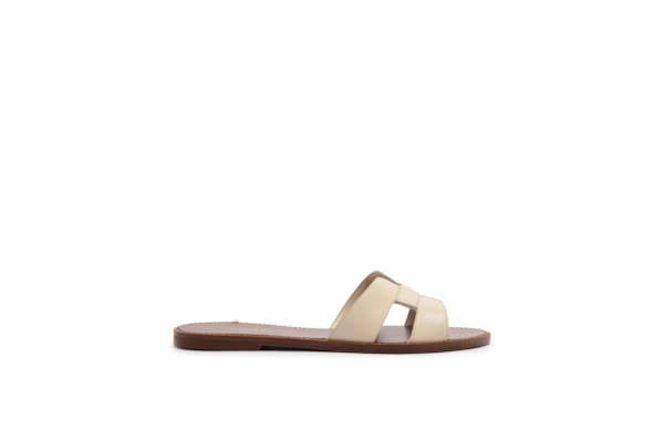 Sandália Feminina Rasteira Tira Vazada - Off White