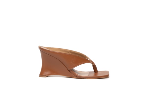 Sandália Feminina Salto Médio em Couro - Bege