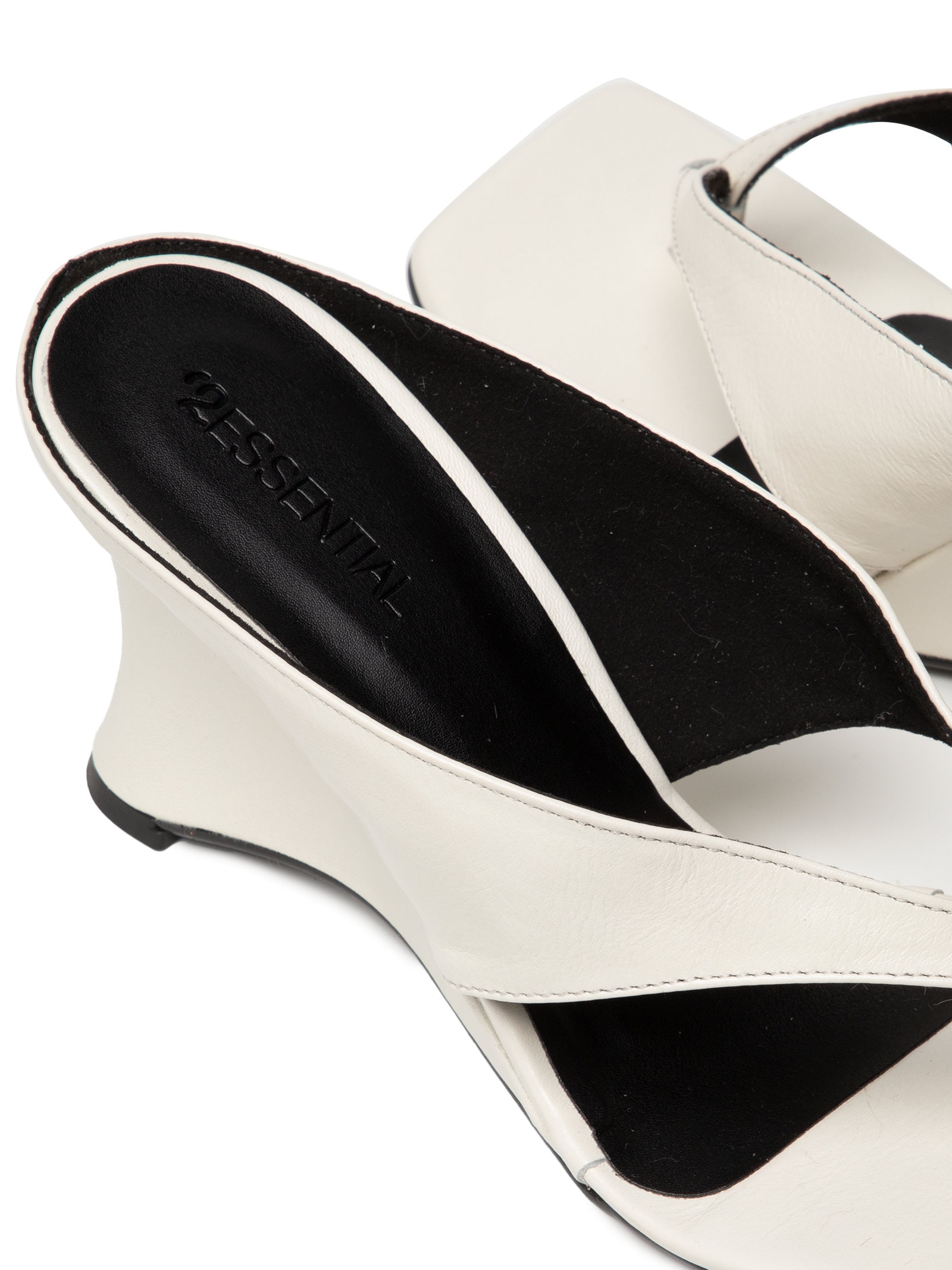 Sandália Feminina Salto Médio em Couro Off White '2Essential