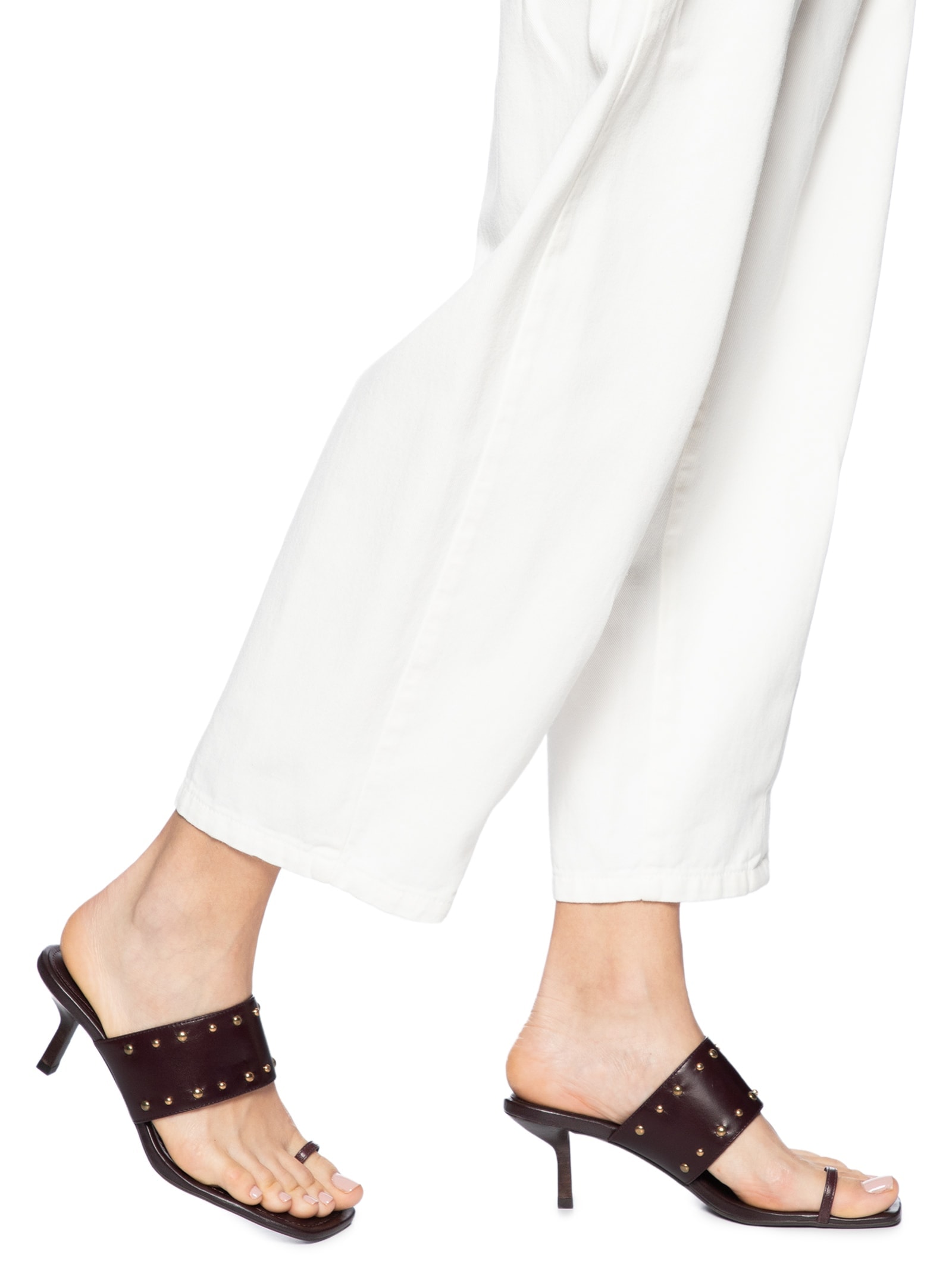 Sandália Feminina Tachas Metálicas Marrom Arezzo