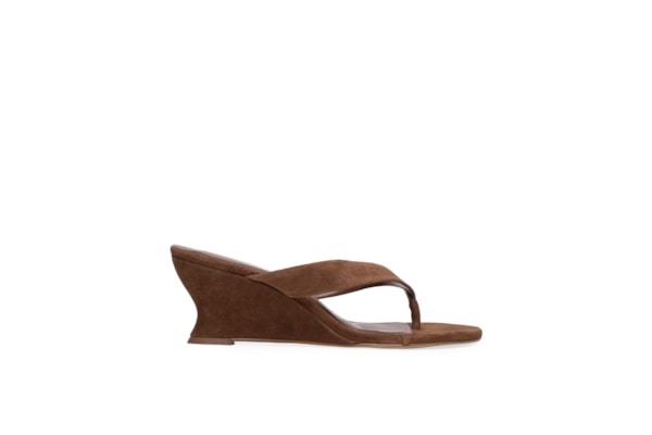 Sandália Feminina Thong Anabela Couro Suede - Marrom