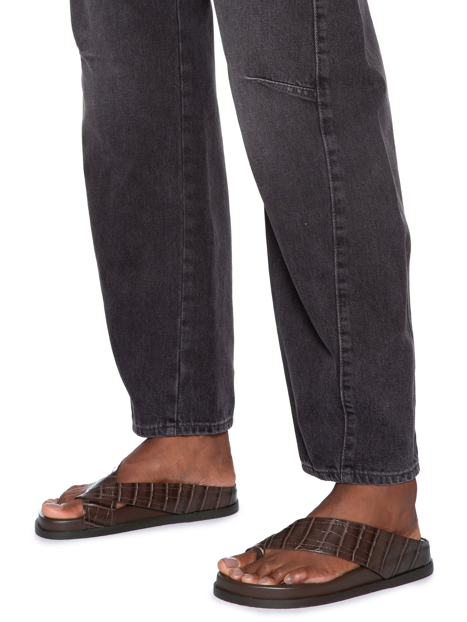 Sandália Papete Eco Croco Glint Marrom Arezzo