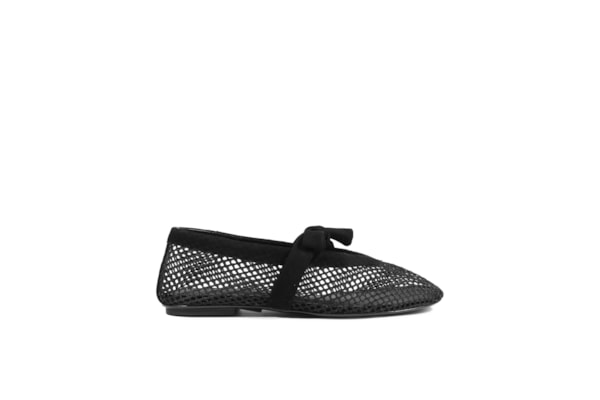 Sapatilha Feminina Lucienne Bico Redondo - Preto