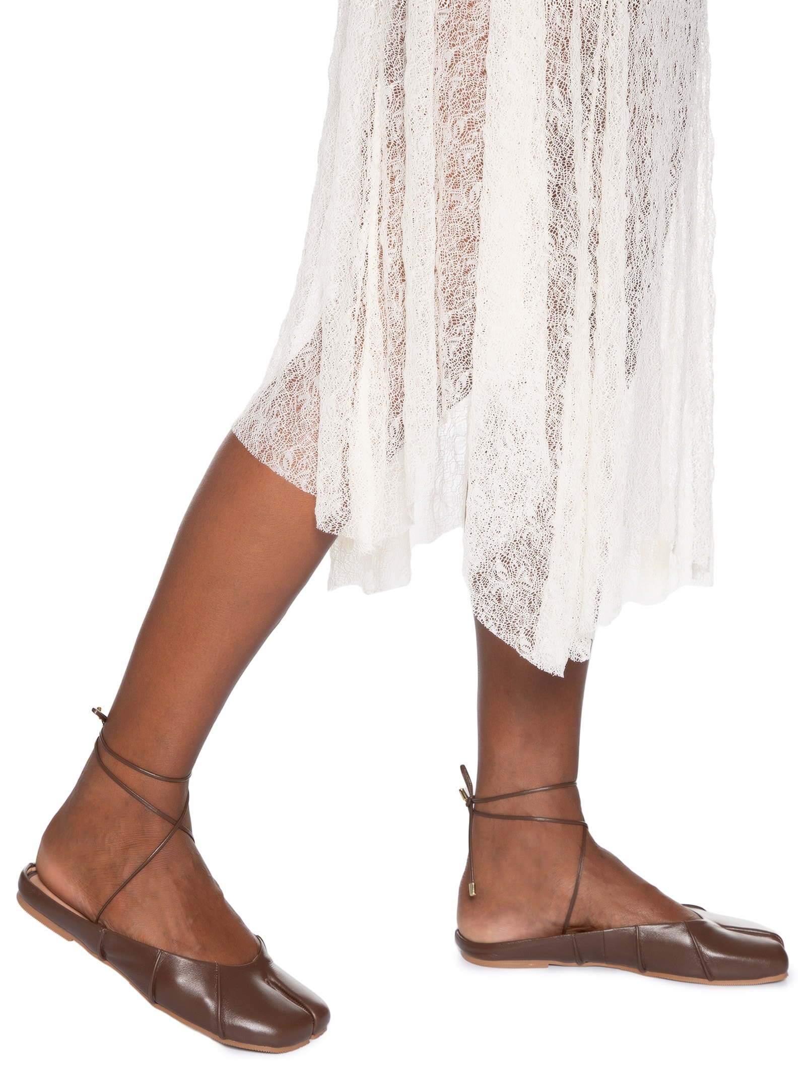 Sapatilha Feminina Tabi Em Couro Marrom Market 33