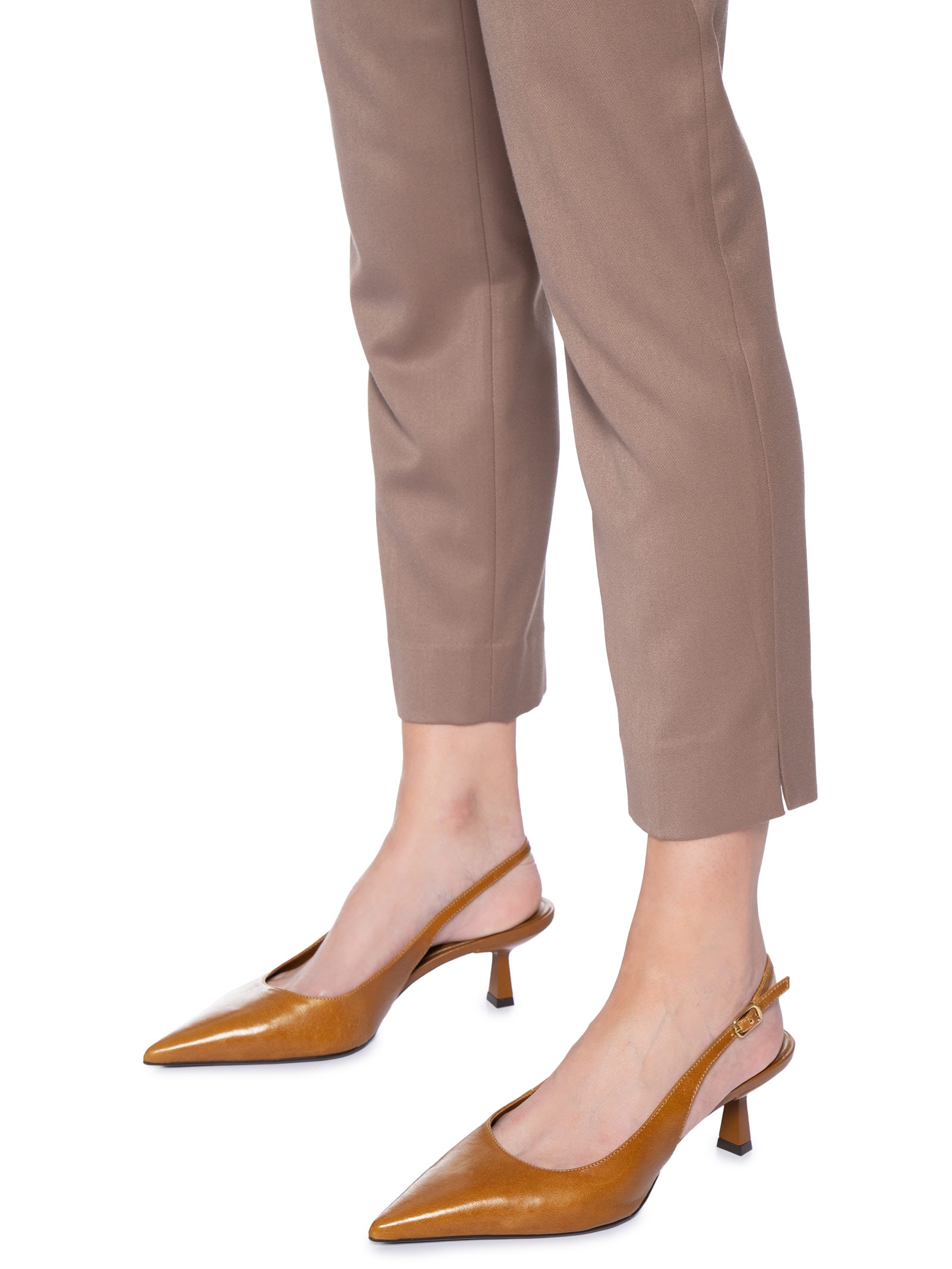 Scarpin Feminino Couro Salto Fino Slingback Marrom Arezzo