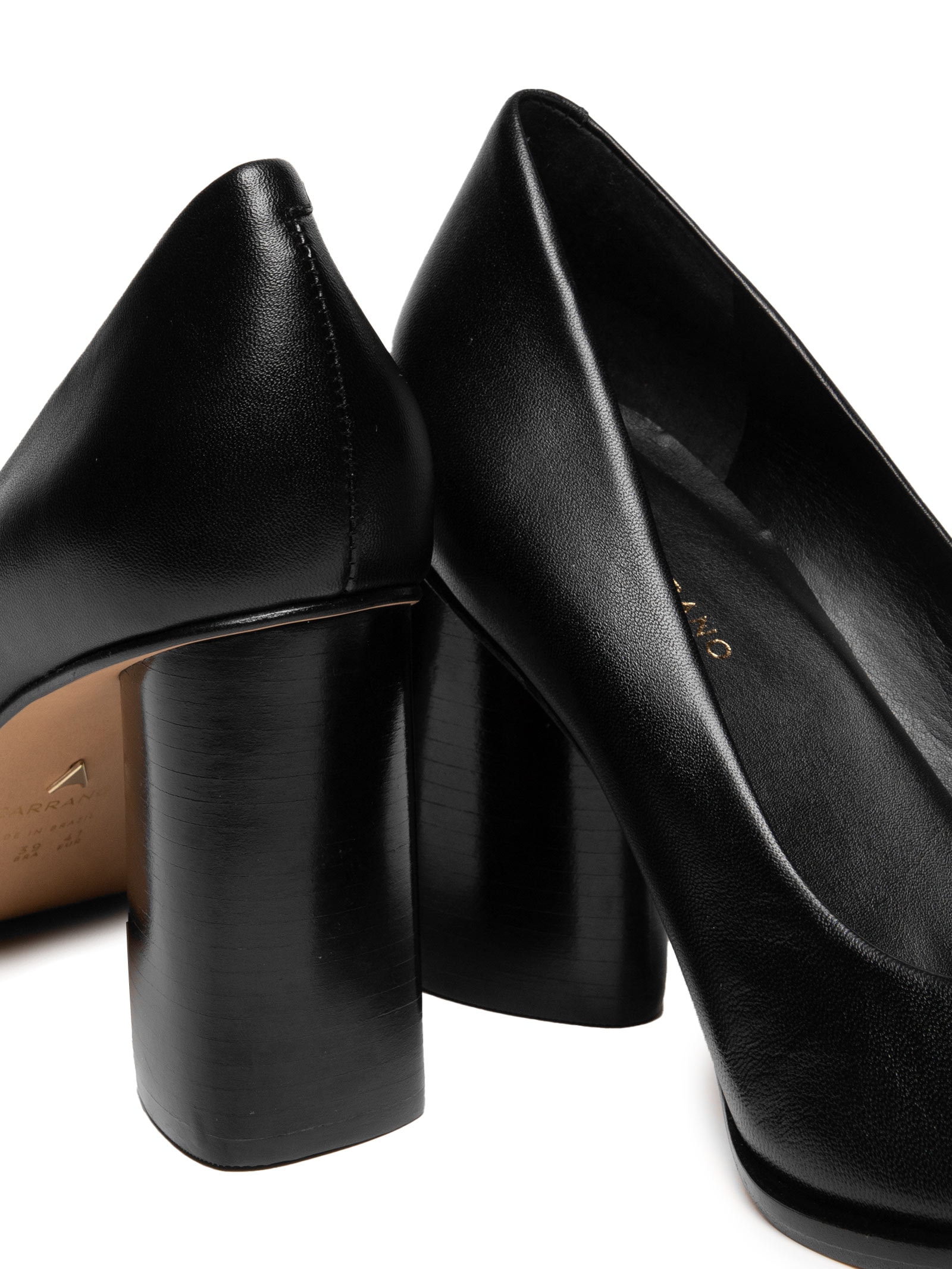 Scarpin Feminino Salto Grosso Preto Carrano