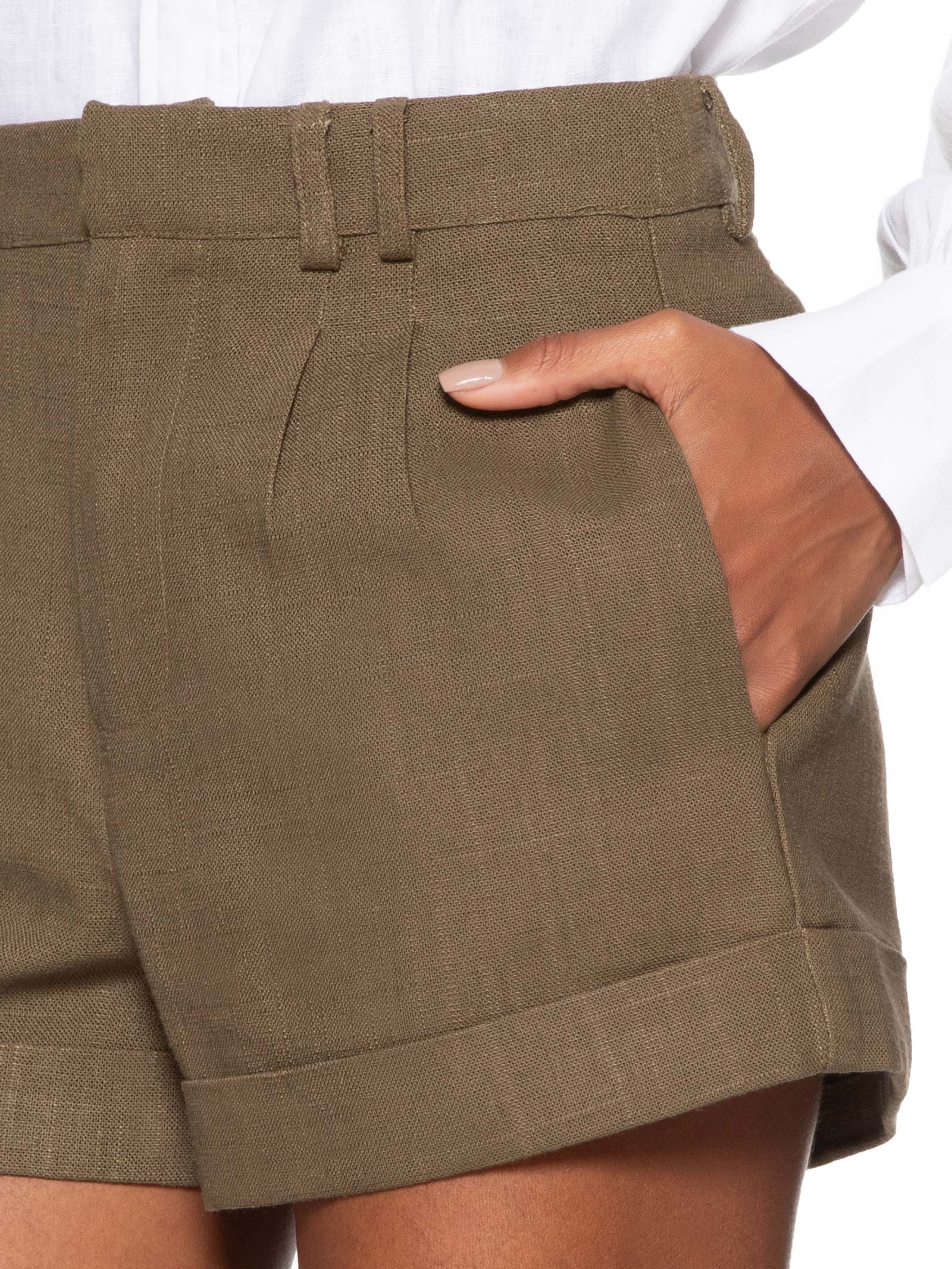 Short Feminino Alfaiataria Bolso Frontal Marrom Maria Filó