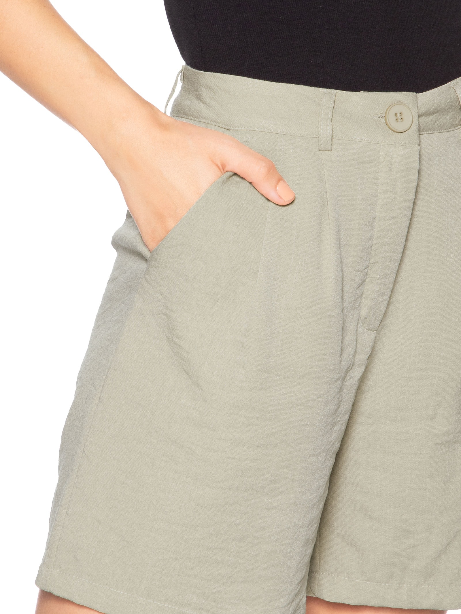 Short Feminino Alfaiataria De Pregas Bege Basiq