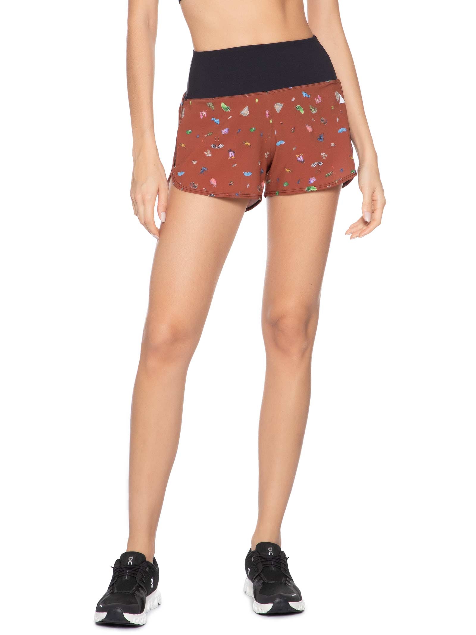 Short Feminino Basics Estampado Bugs Marrom Lauf