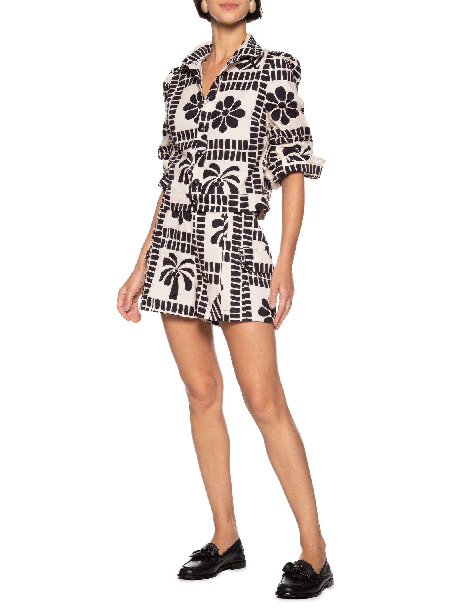 Short Feminino Com Bolso Lateral Estampado Off White Cacay