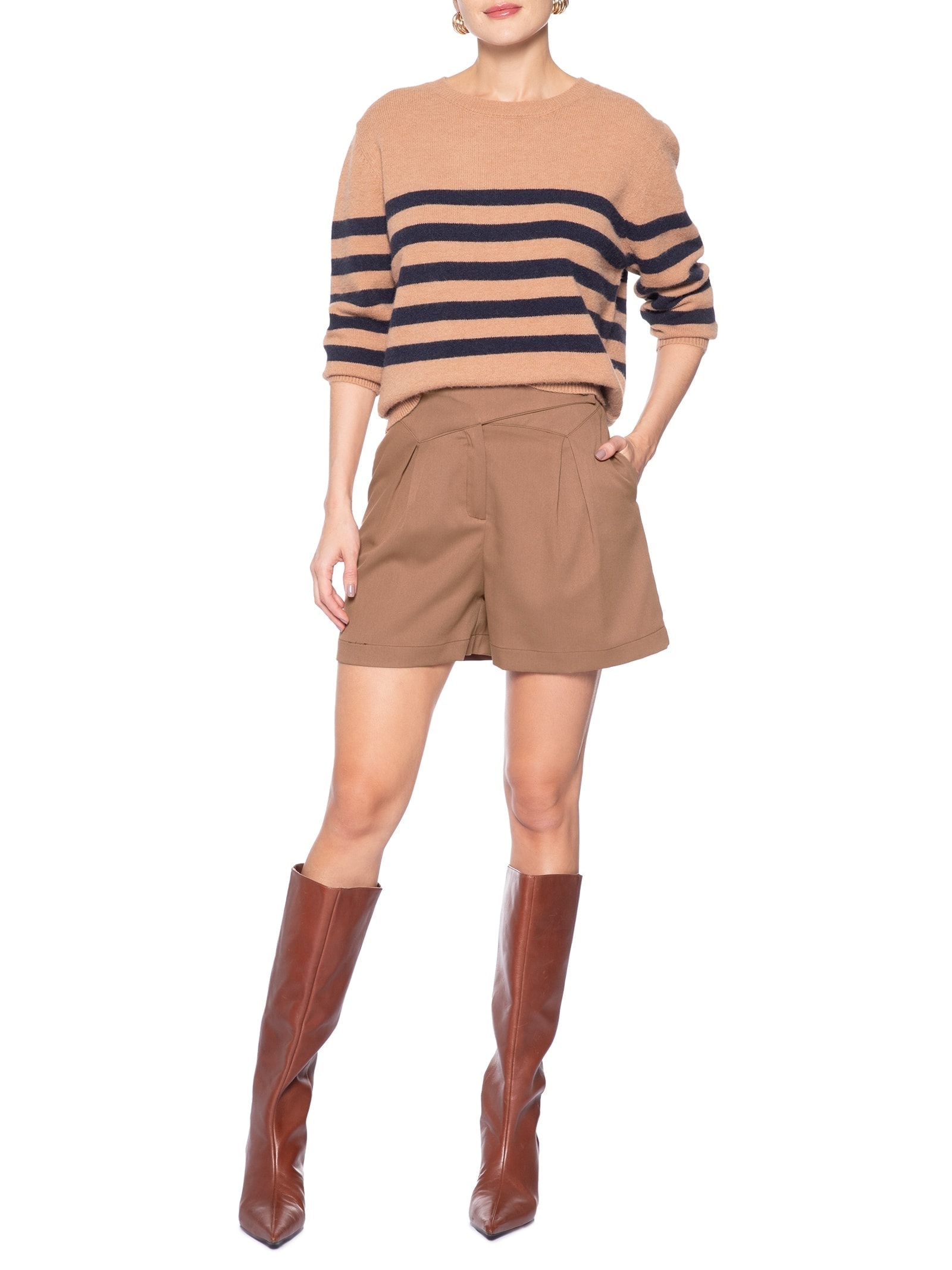 Short Feminino Com Pala Assimétrica Marrom Market 33
