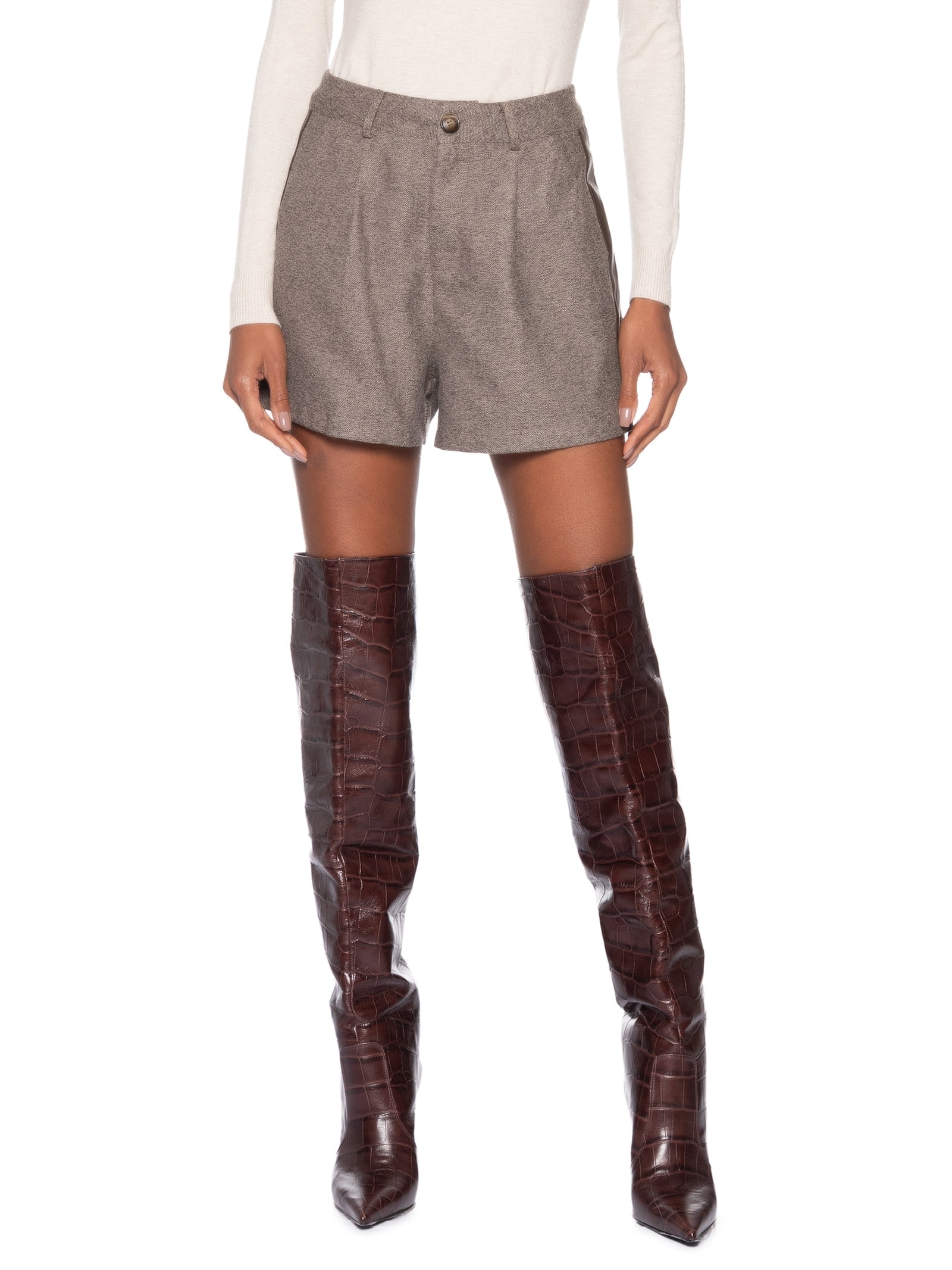 Short Feminino Com Pregas Marrom Market 33