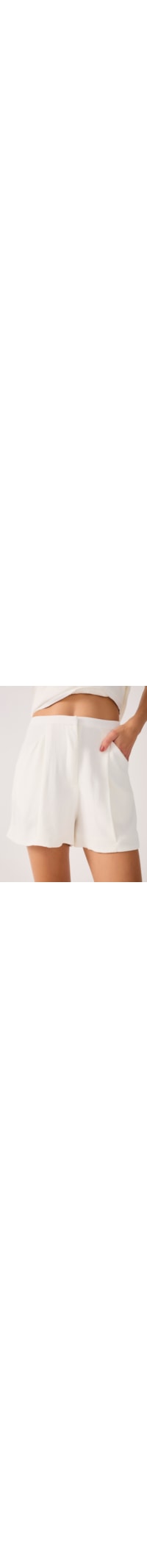 Short Feminino de Alfaiataria Pregas - Branco