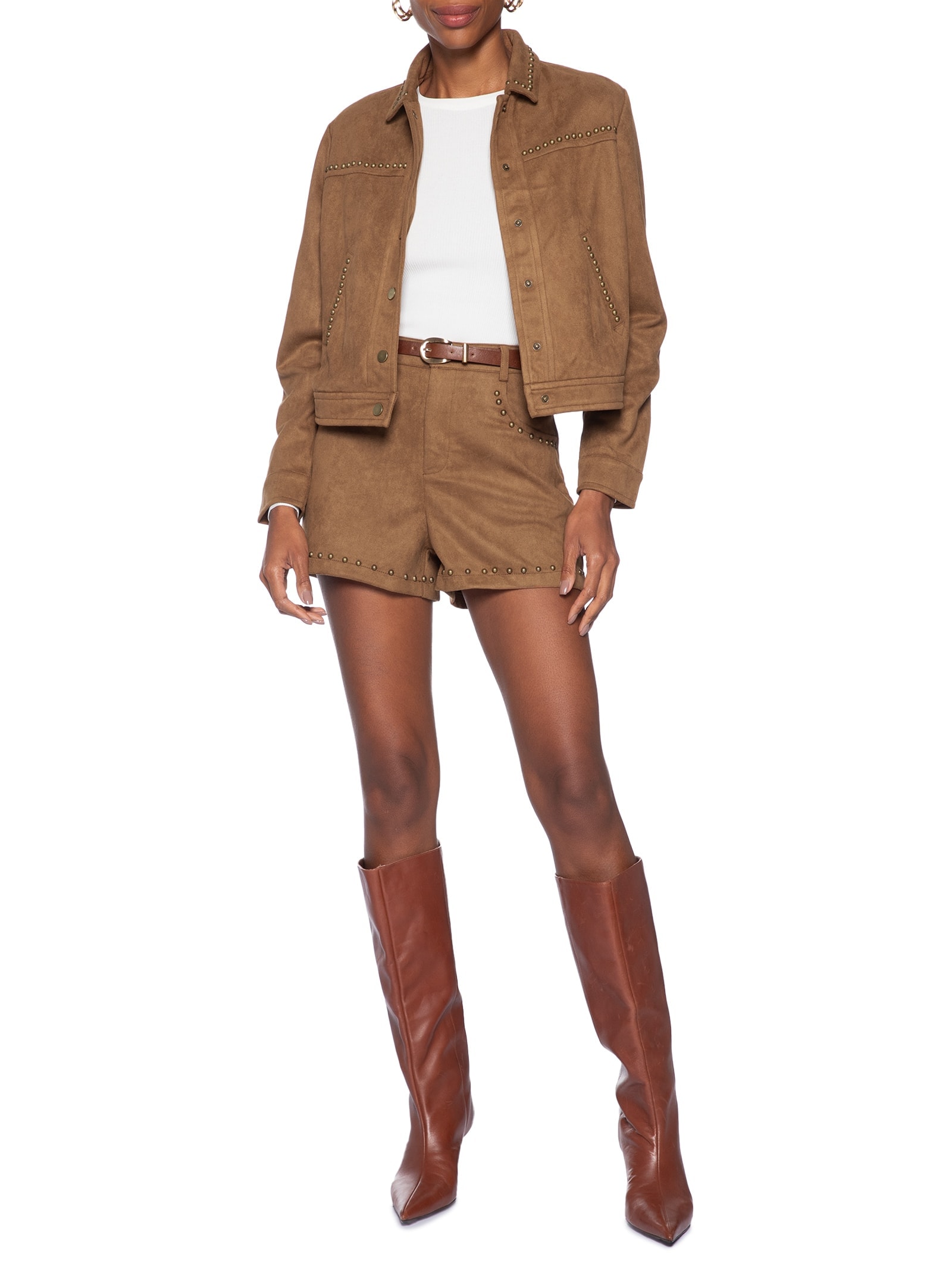 Short Feminino Em Suede Com Tachas Marrom Market 33