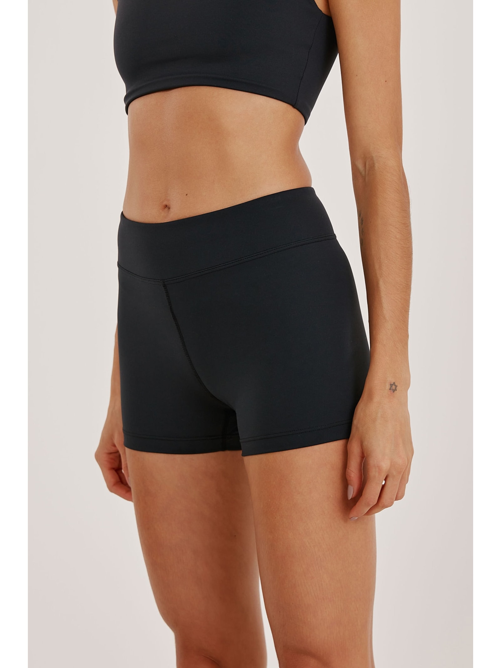 Short Fitness Preto Soft Skin Pro Lolli Yogini