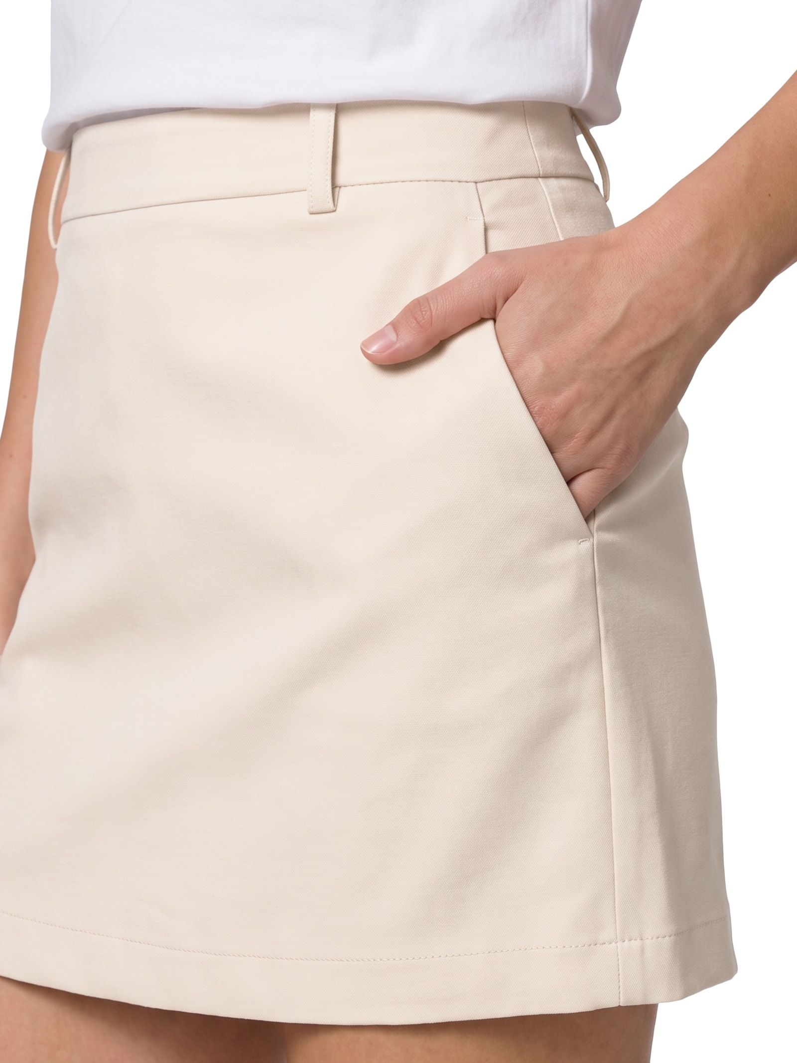 Short Saia Em Sarja Bege Lança Perfume