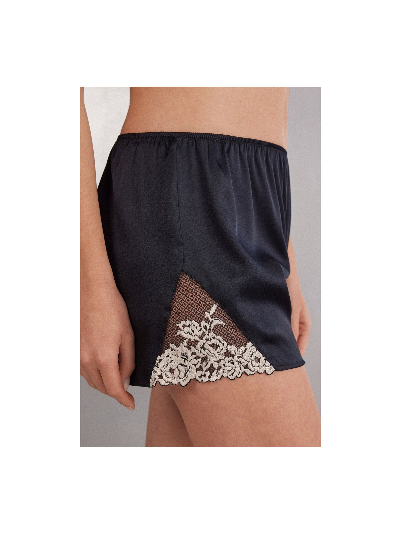Shorts Em Seda Pretty Flowers Preto Intimissimi