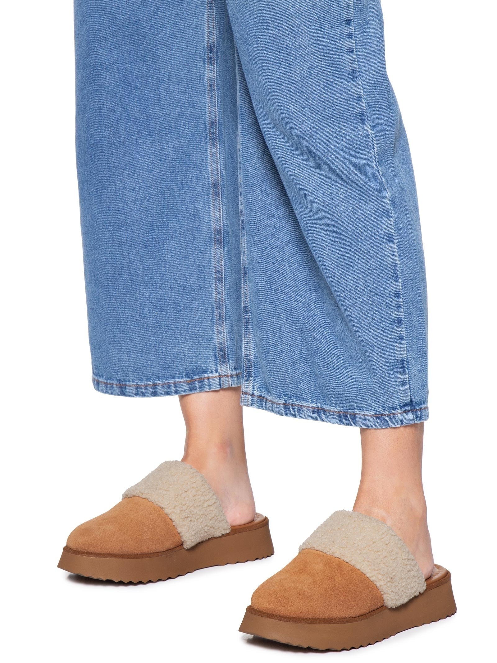 Slipper Feminina Em Camurça Marrom Market 33