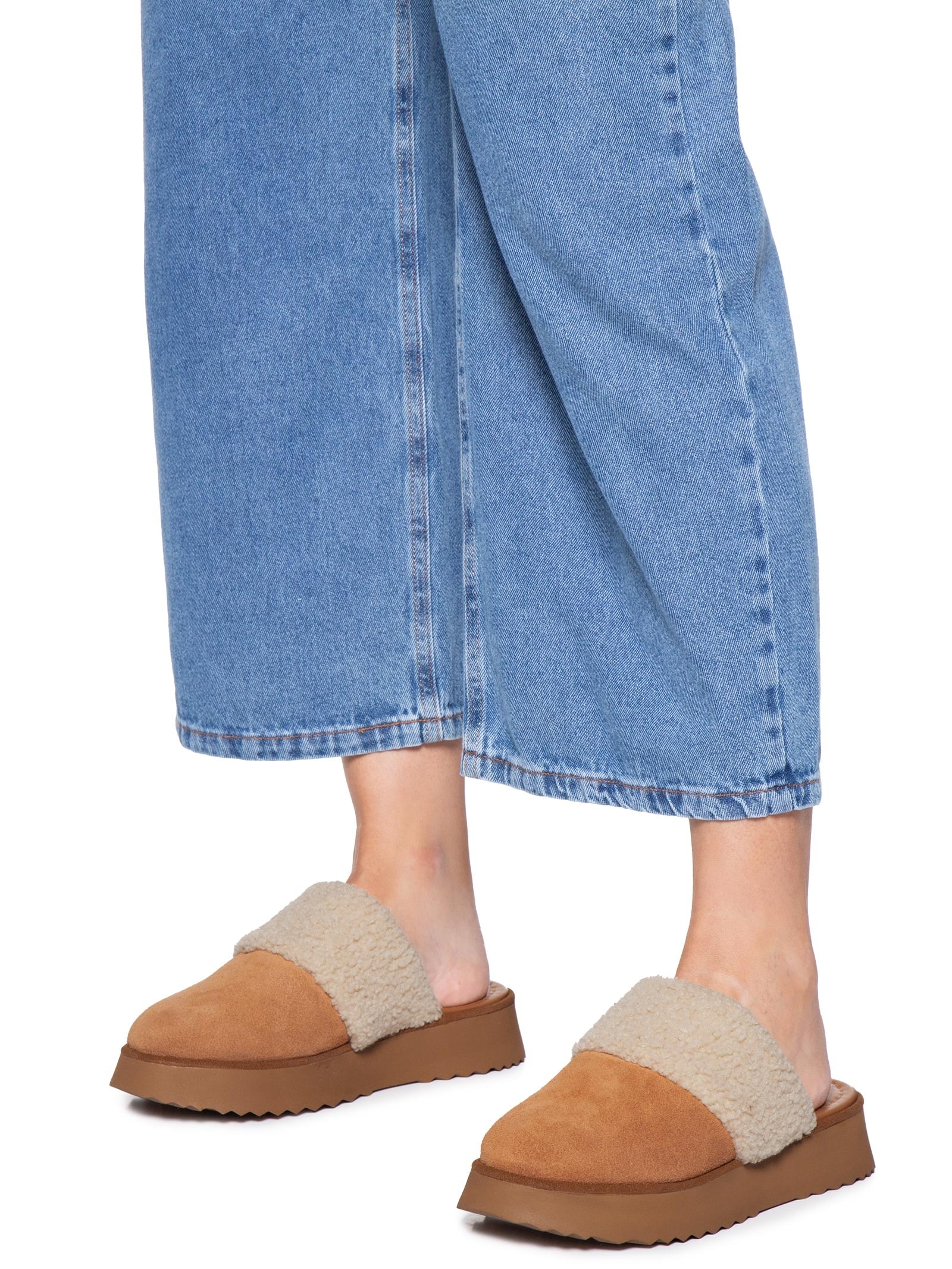 Slipper Feminina Em Camurça Marrom Market 33