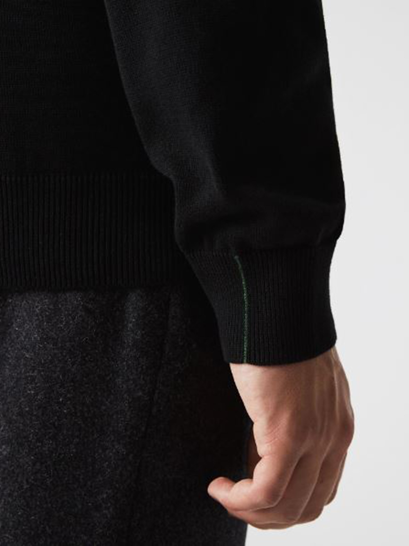 Suéter Masculino Básico Regular Fit Gola V Em Algodão Preto Lacoste