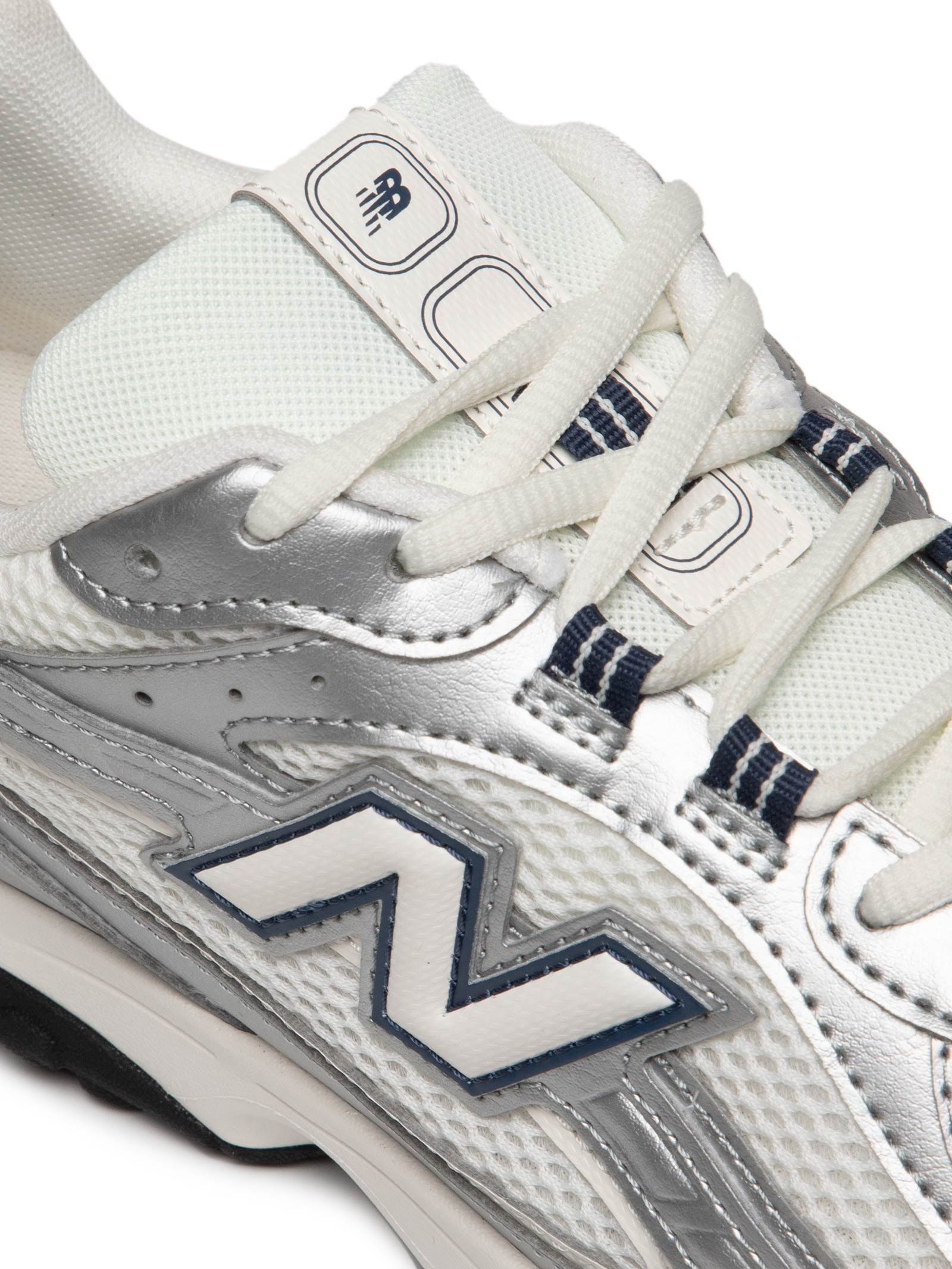 Tênis Feminino 204L Prateado New Balance