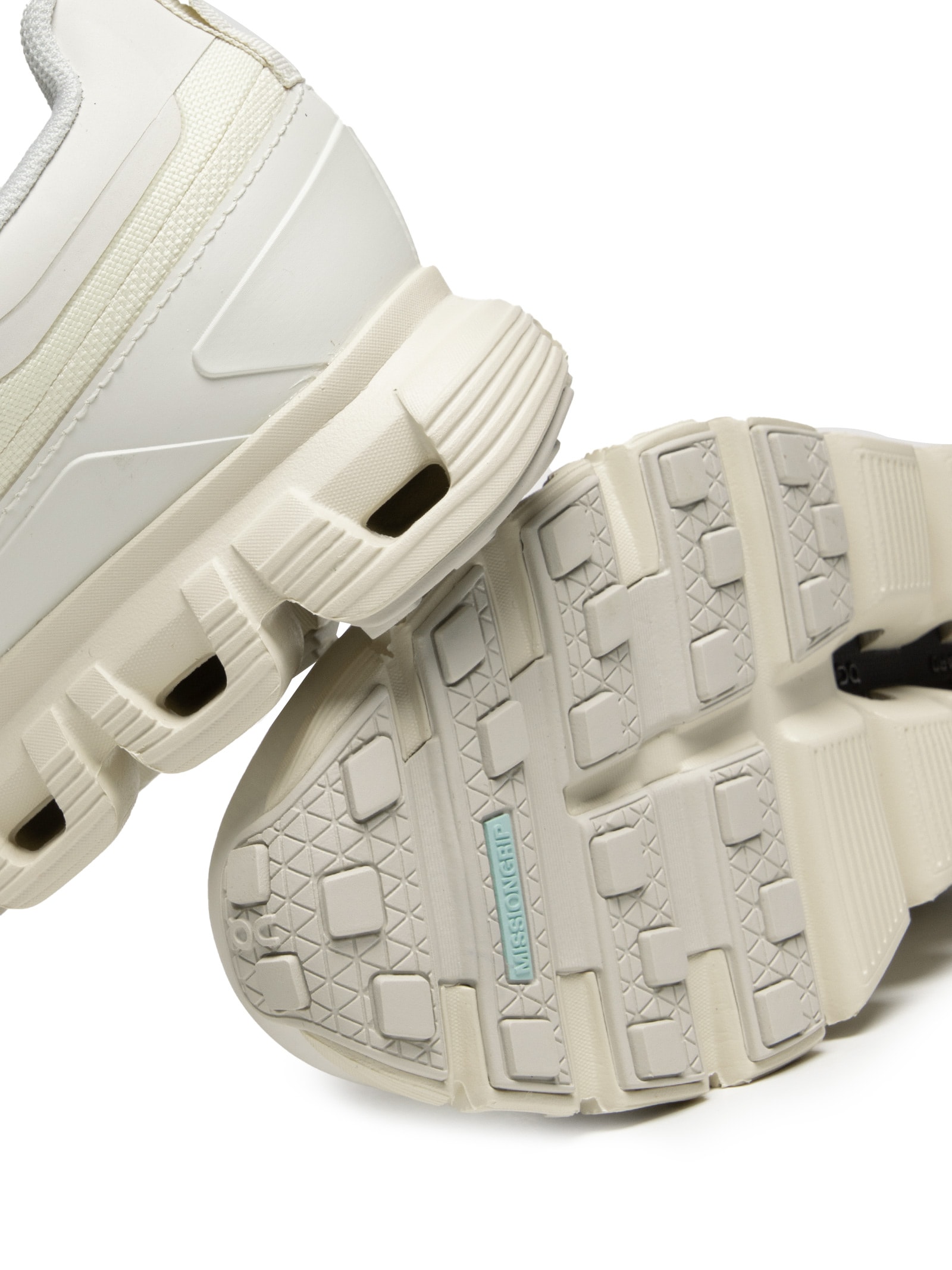 Tênis Feminino  Cloud 6 Geo Wp Off White On Running