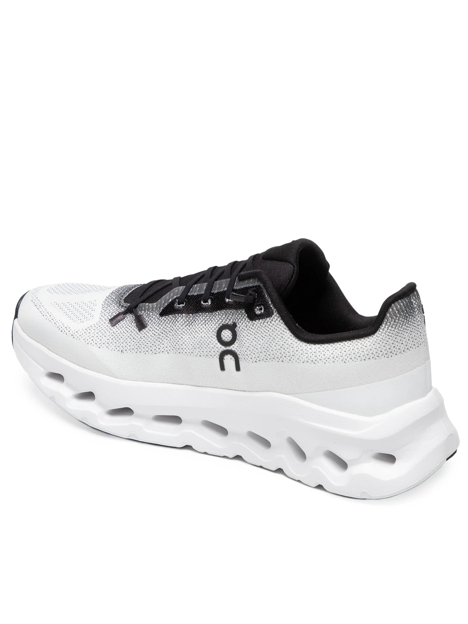 Tênis Feminino Cloudtilt Preto e Branco On Running