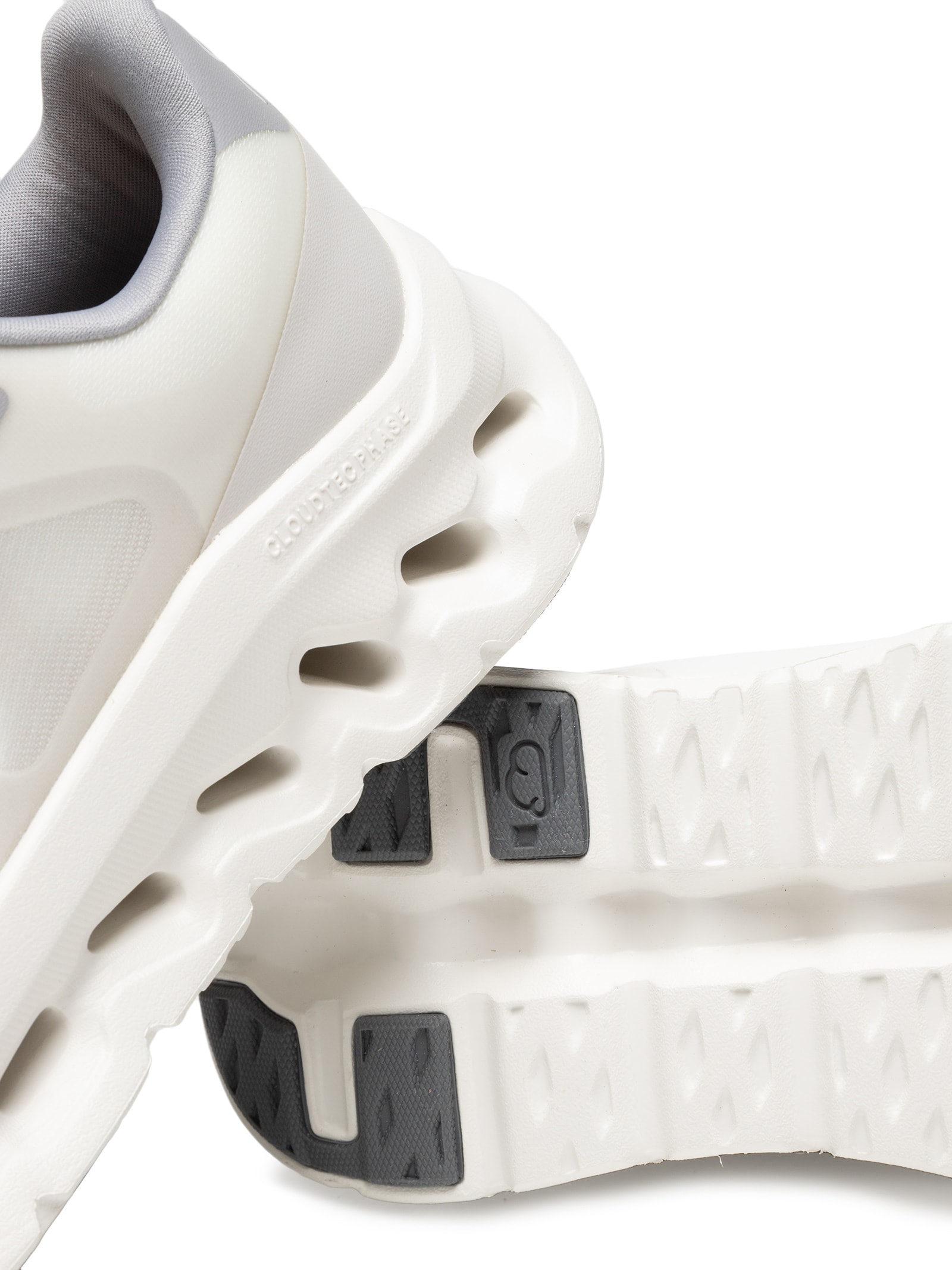 Tênis Feminino Cloudtilt Remix 1 Off White On Running