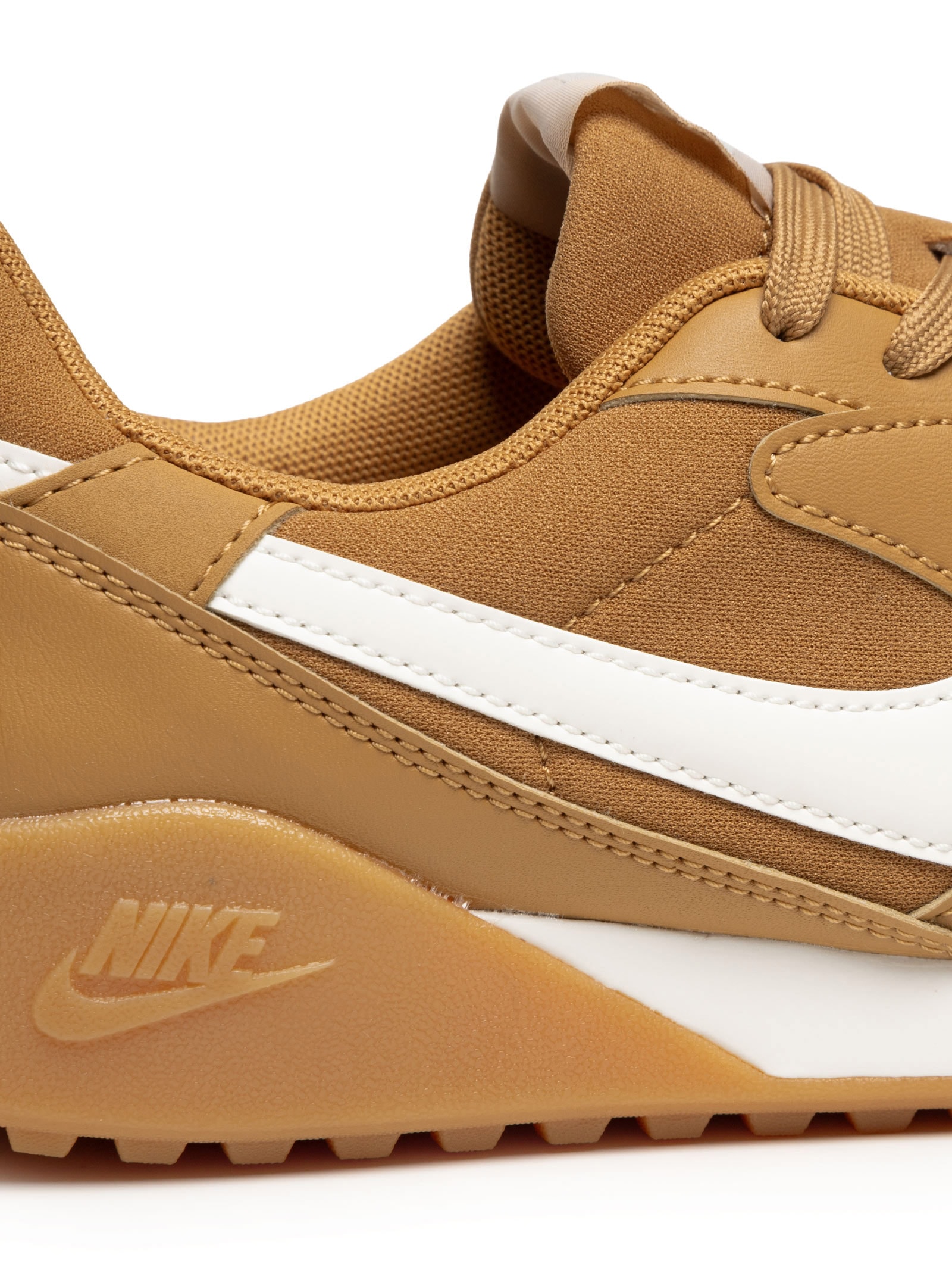 Tênis Feminino Terra Manta Bege Nike