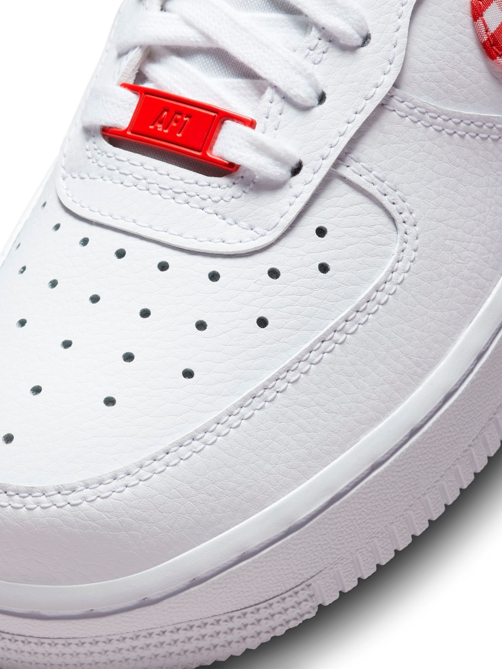Tênis Feminino WMNS Air Force 1 '07 ESS Trend Branco Nike
