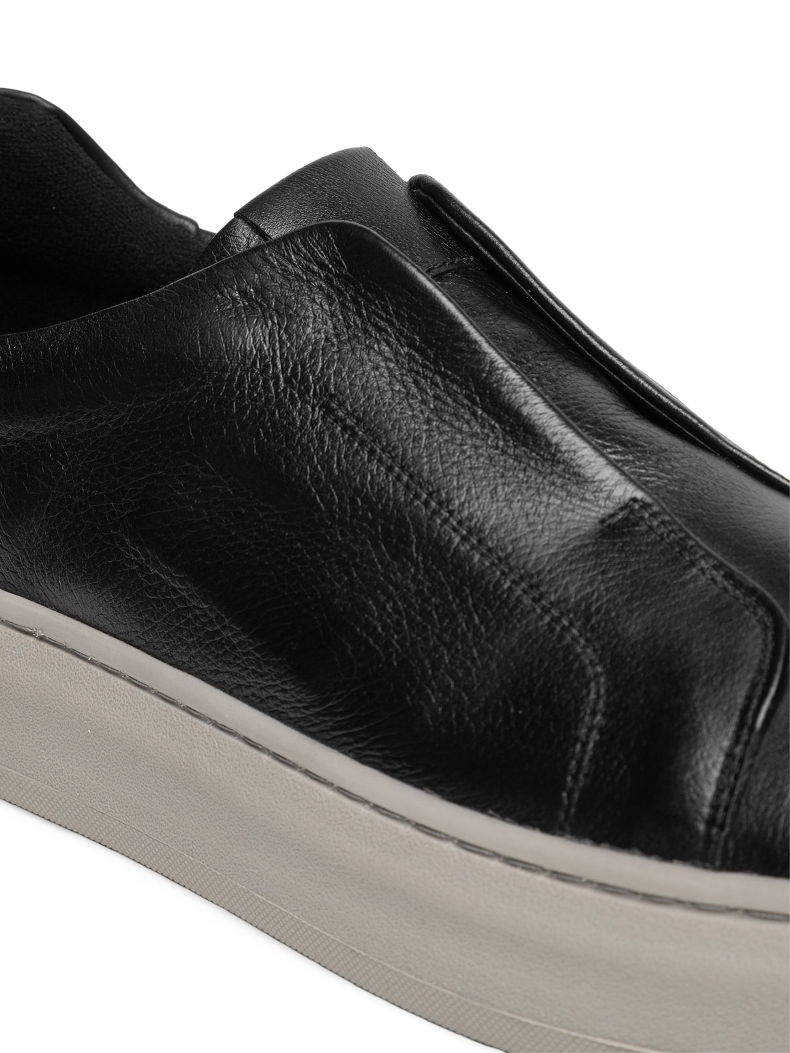 Tênis Masculino Slip On em Couro Preto Basiq Men