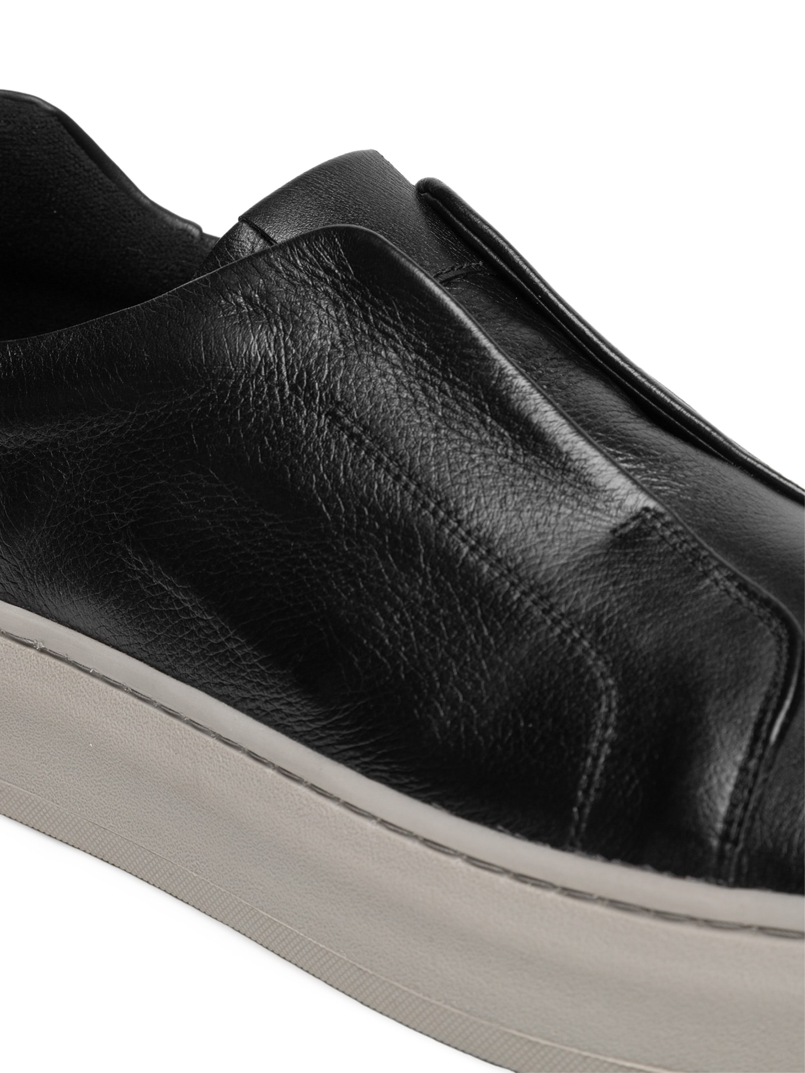 Tênis Masculino Slip On em Couro Preto Basiq Men