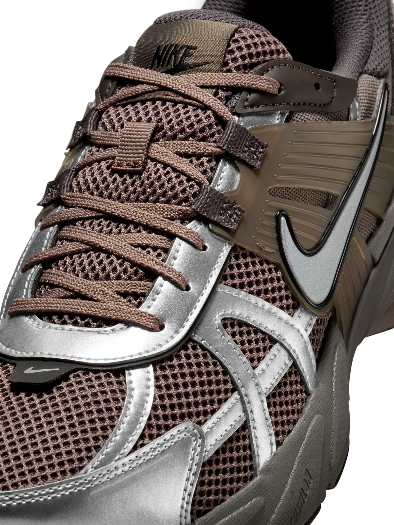 Nike - Tênis Masculino V2K Run - Cinza