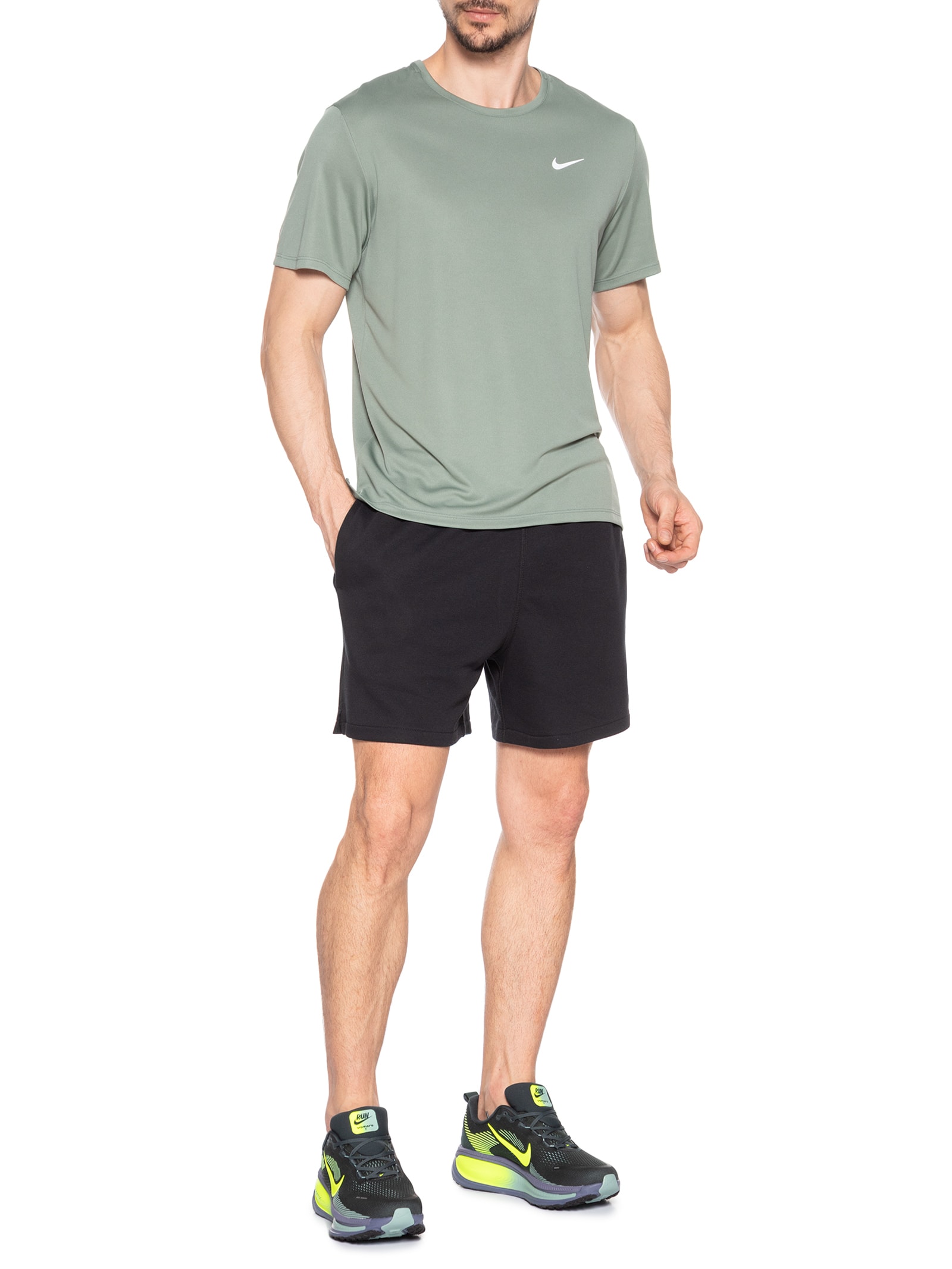 Tênis Masculino Vomero 18 Preto Nike