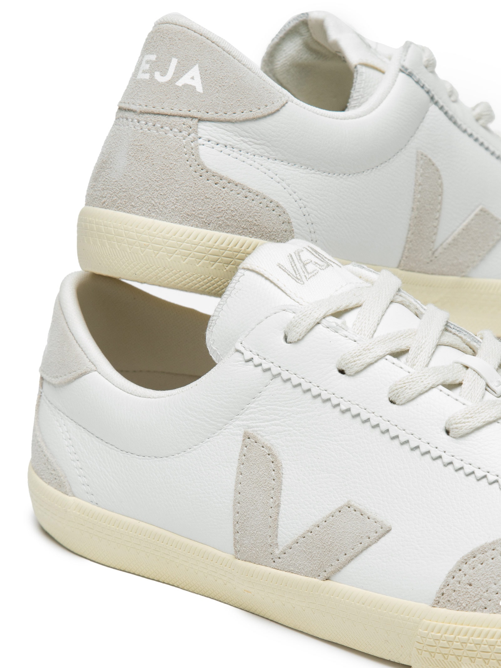 Veja - Tênis Unissex Volley O.T. Leather - Branco