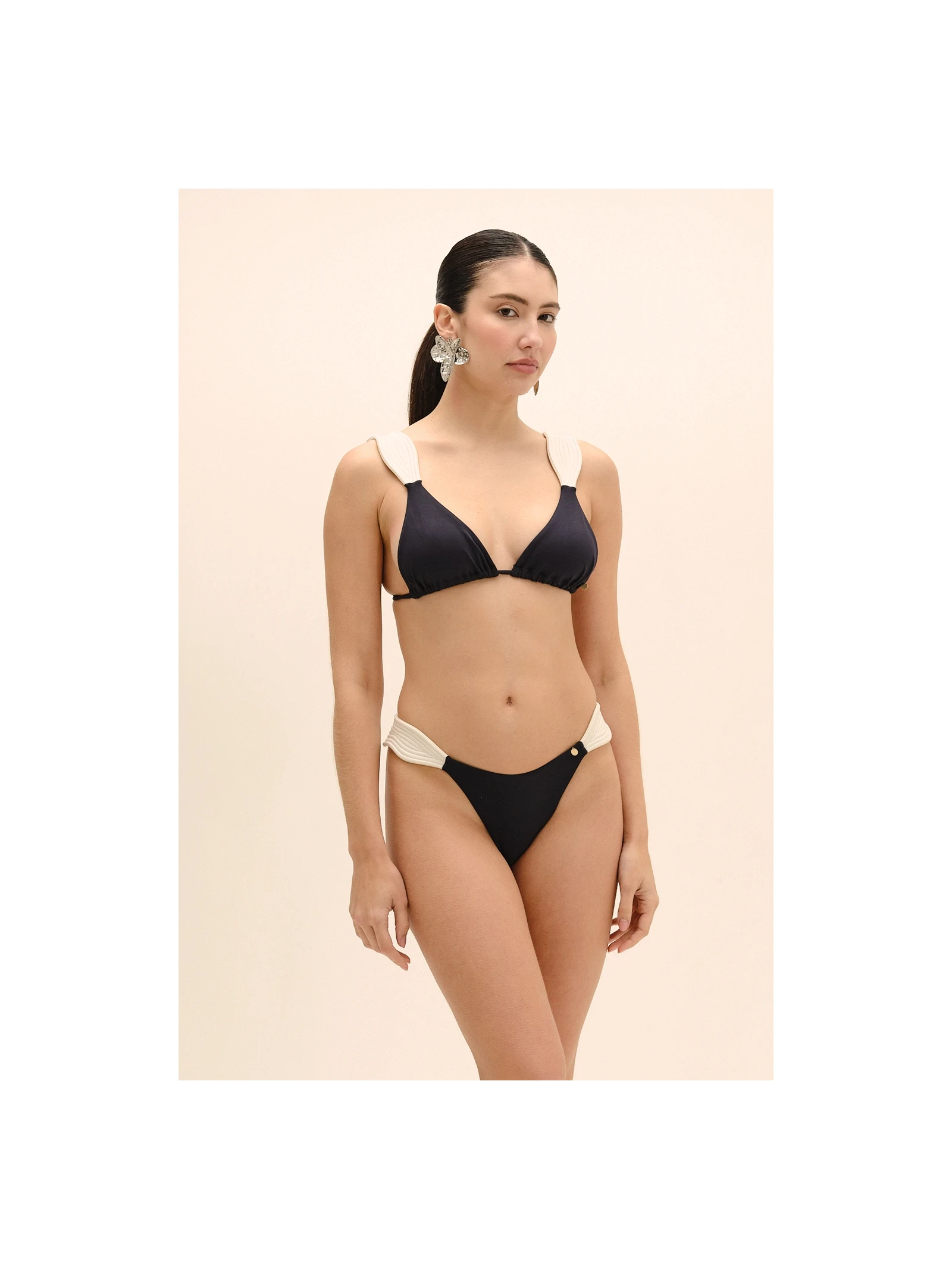 Top Triângulo Mirella Preto E Branco Suntime