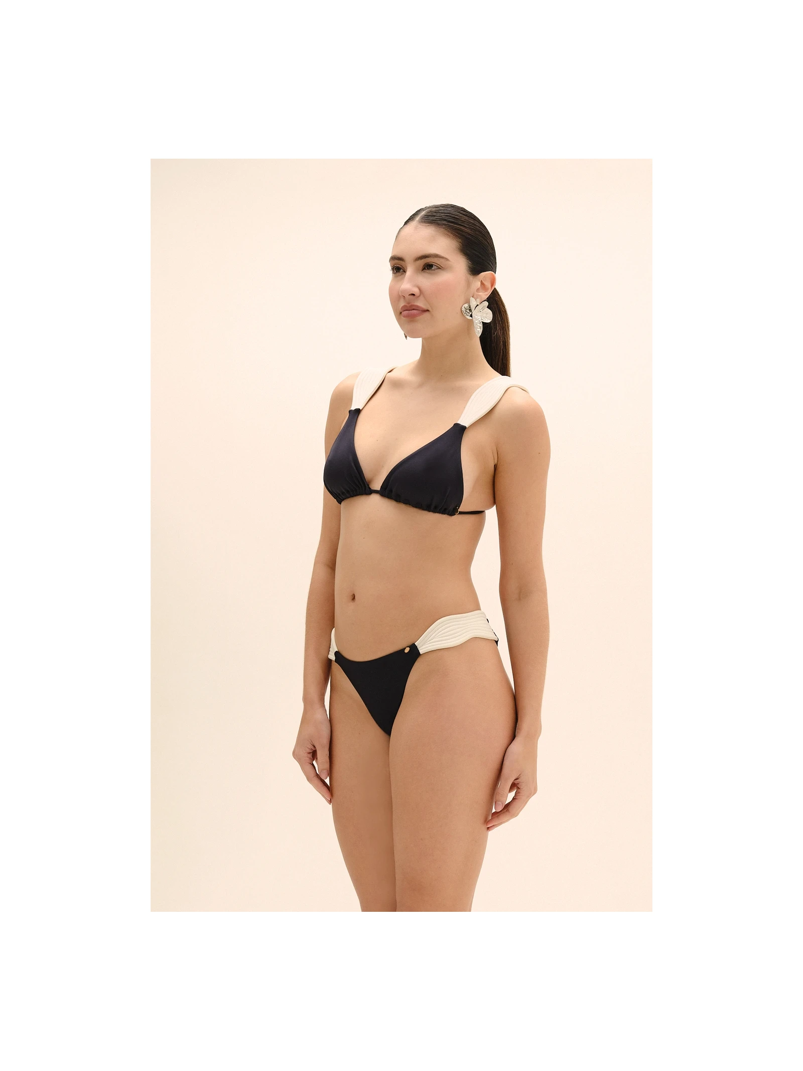 Top Triângulo Mirella Preto E Branco Suntime