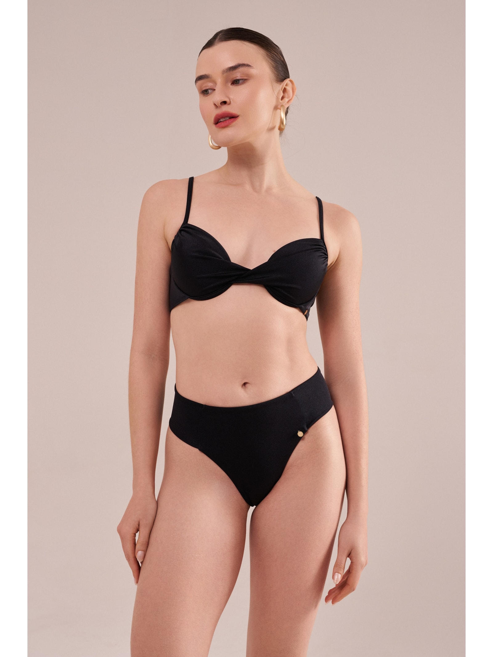 top vitória basic preto  Suntime