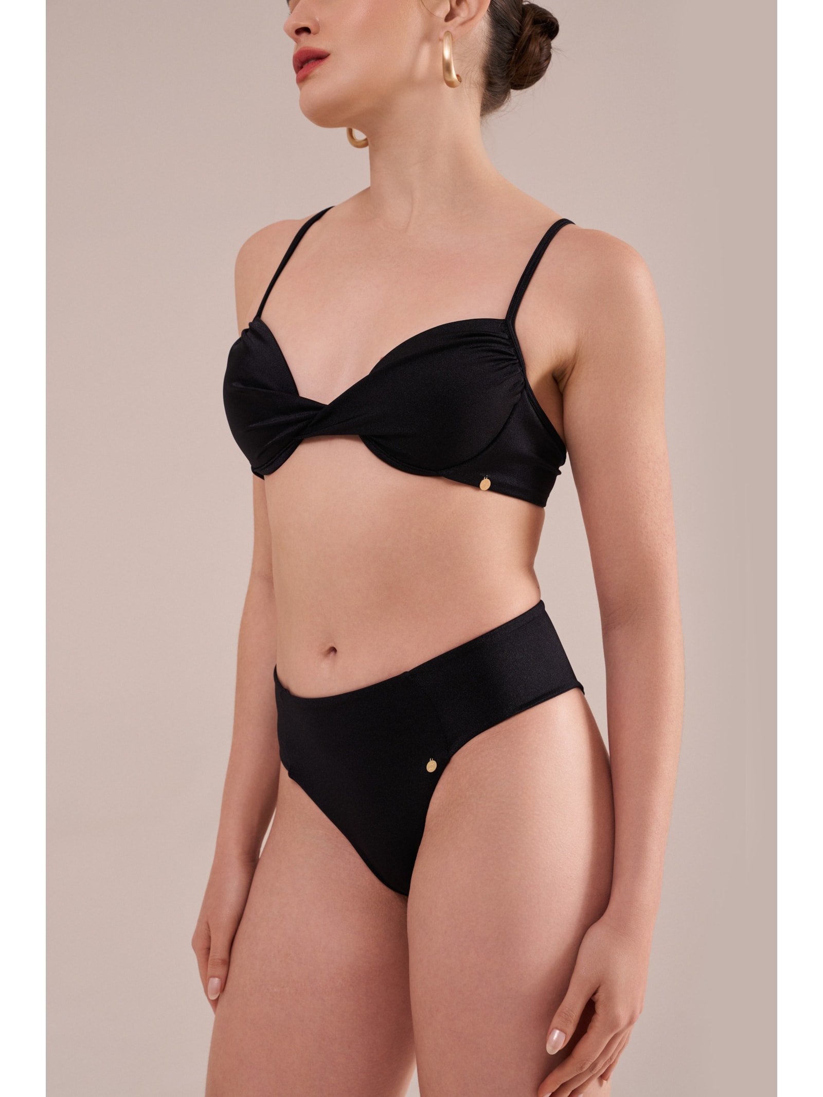 top vitória basic preto  Suntime