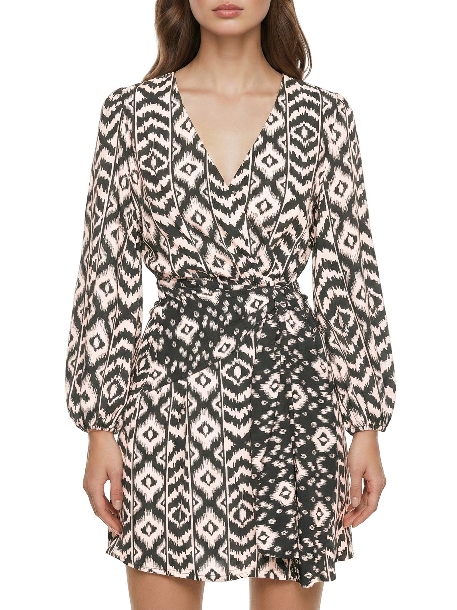 Vestido Curto Amarração Sobreposta Lateral Preto Cacay