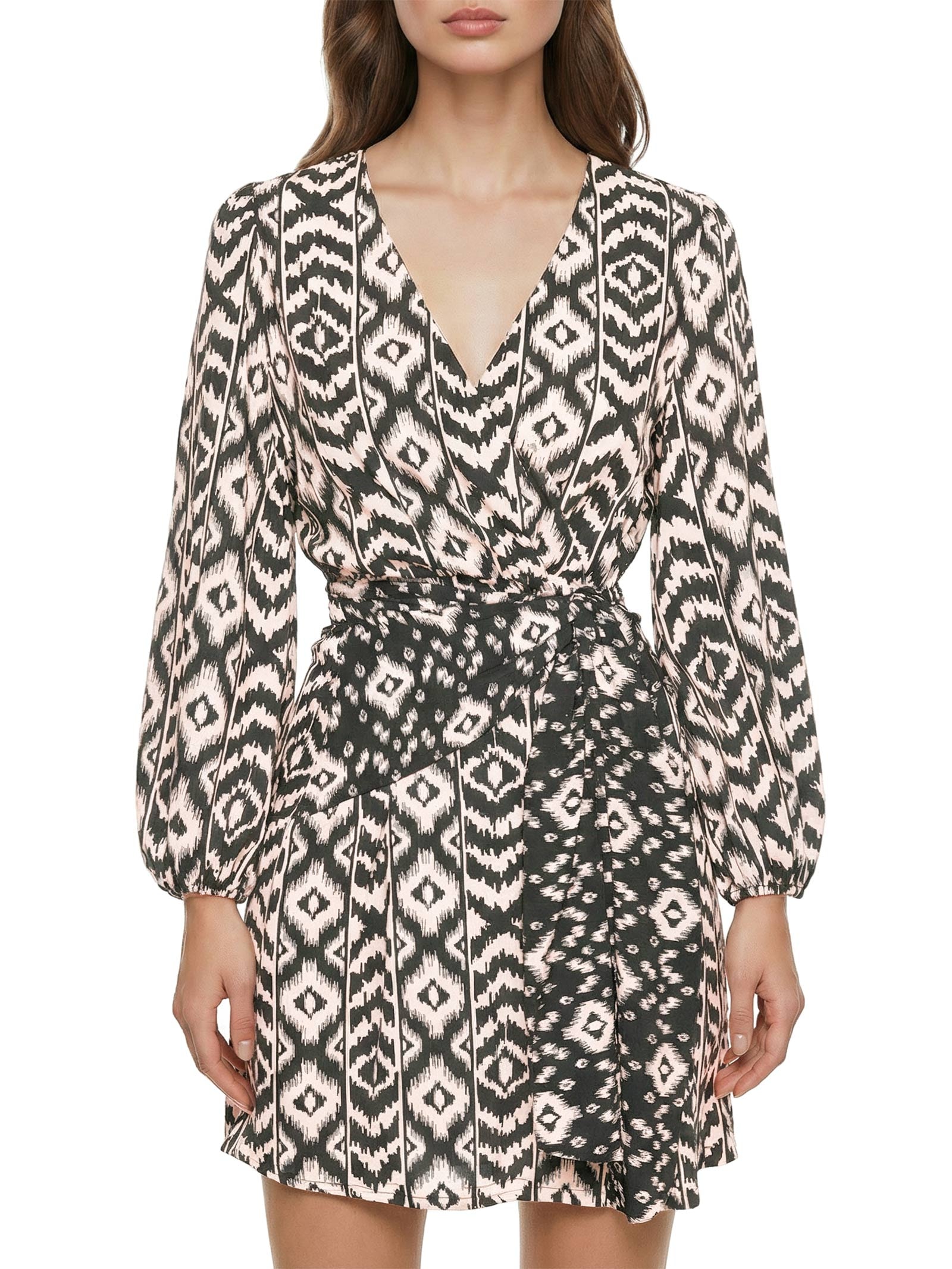 Vestido Curto Amarração Sobreposta Lateral Preto Cacay