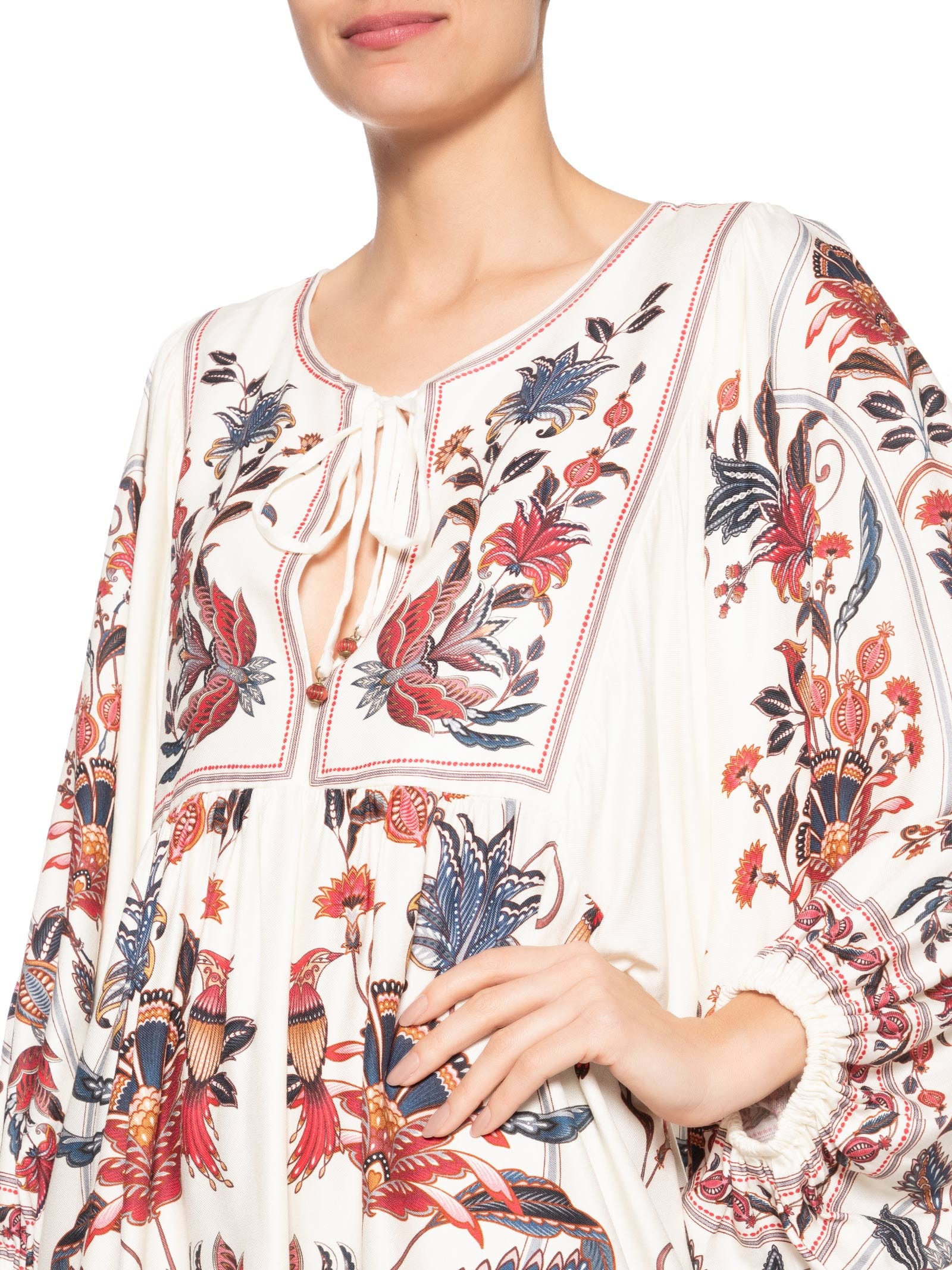 Vestido Curto Boho Flor Bege Farm