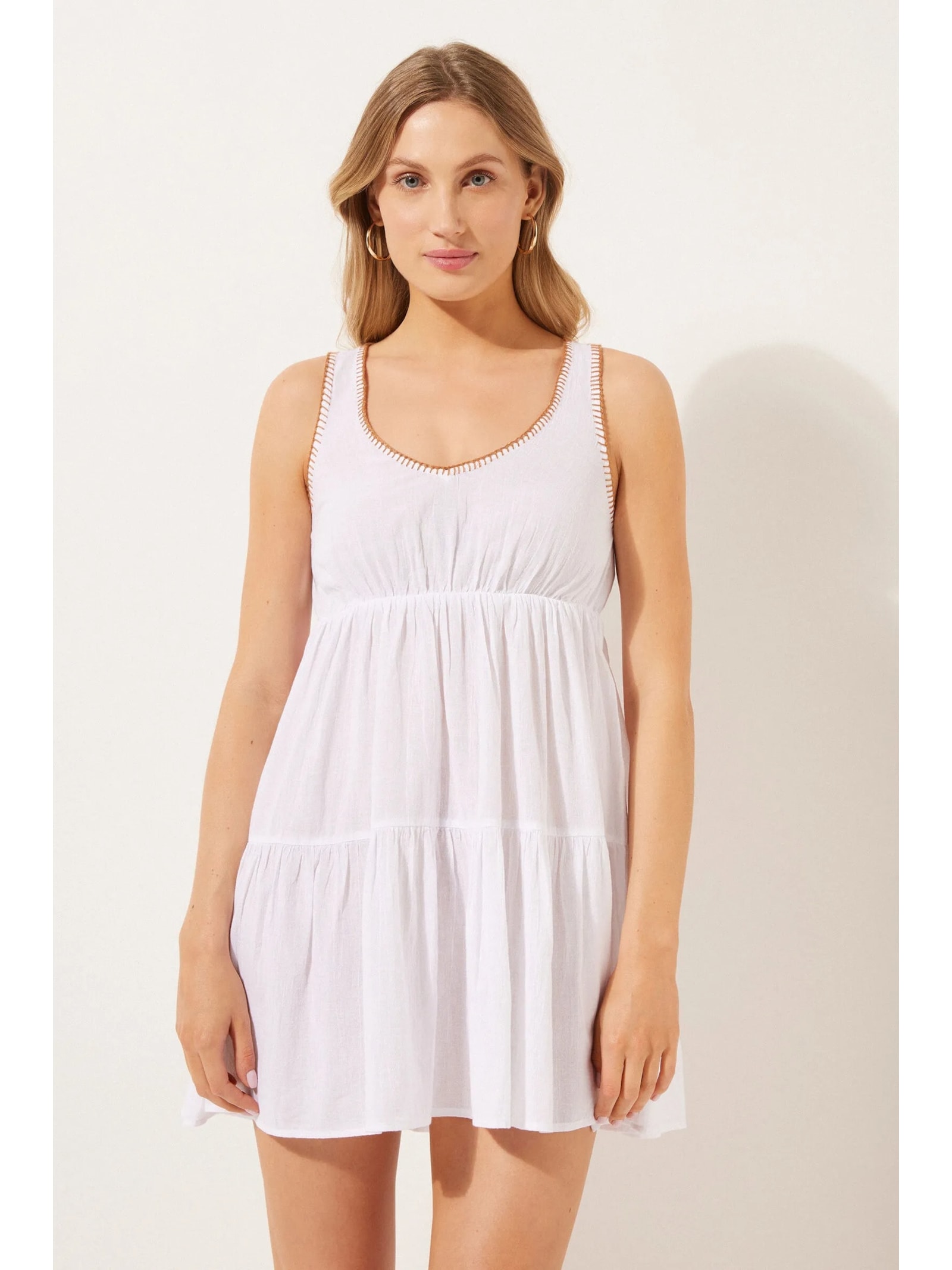Vestido Curto Com Bordados Branco Calzedonia